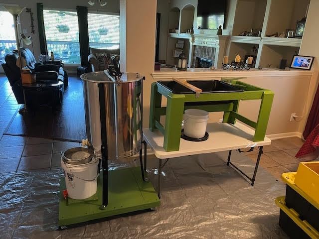 VIVO Electric Honey Extractor 8 Frame Rack (4 Deep Frames), Food Grade Stainless Steel Honey Processing Equipment, Powered Honeycomb Drum Spinner with Transparent Lid, BEE-V004E customer photo 1