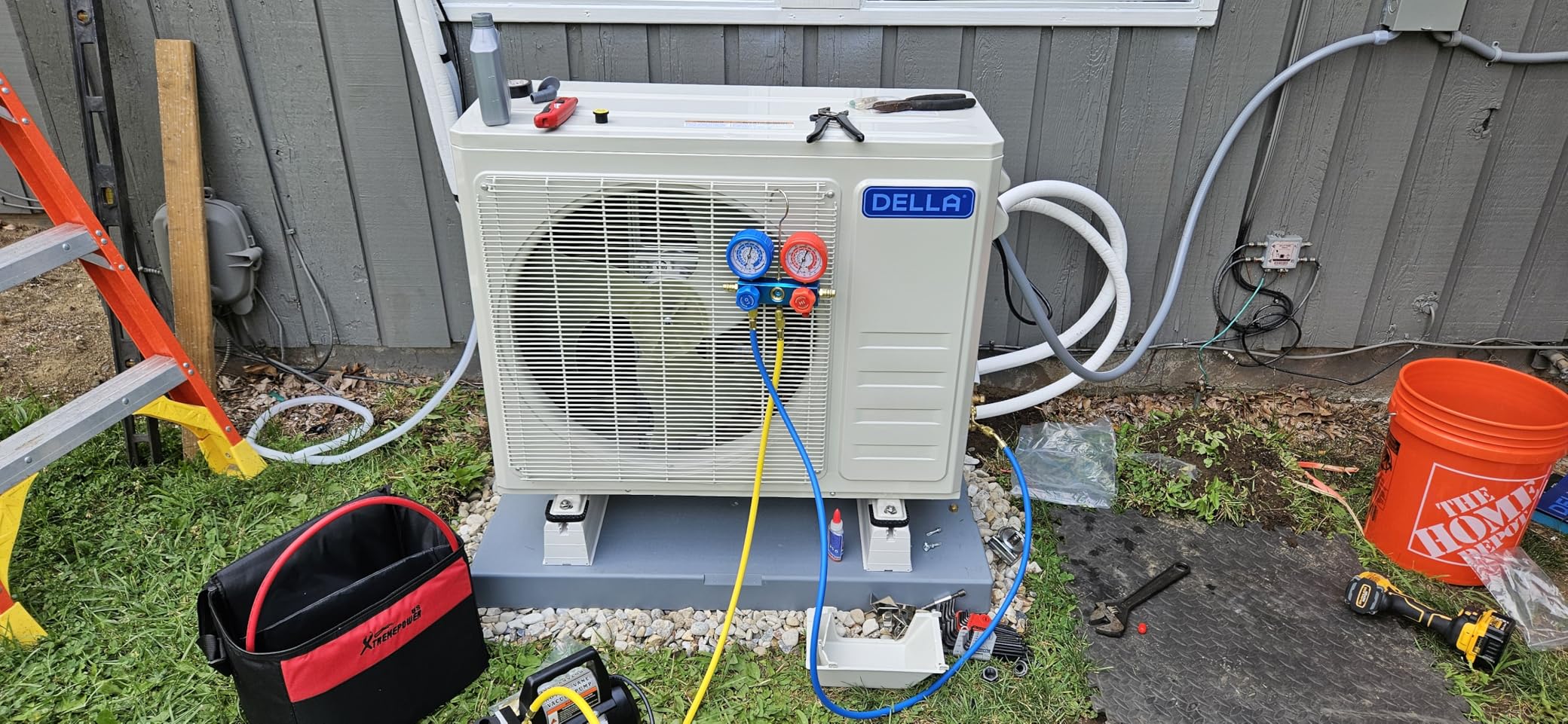 XtremepowerUS HVAC Air Vacuum Pump 3CFM 1/4HP (R134a R12 R22 R410a) A/C Refrigeration AC Manifold Gauge R134 Can-Tap Included Carrying Tote customer photo 1