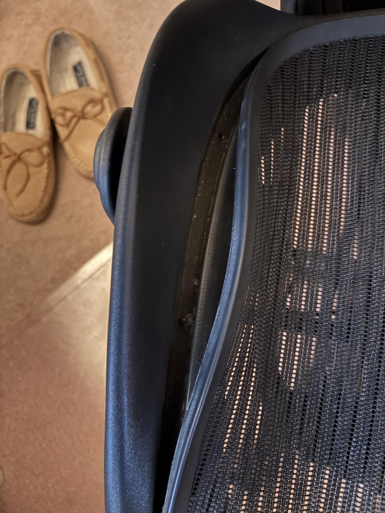 Herman Miller Aeron Executive Office Chair-Stainless Steel, Size B-Fully Adjustable Arms-lumbar Support Open Box customer photo 2