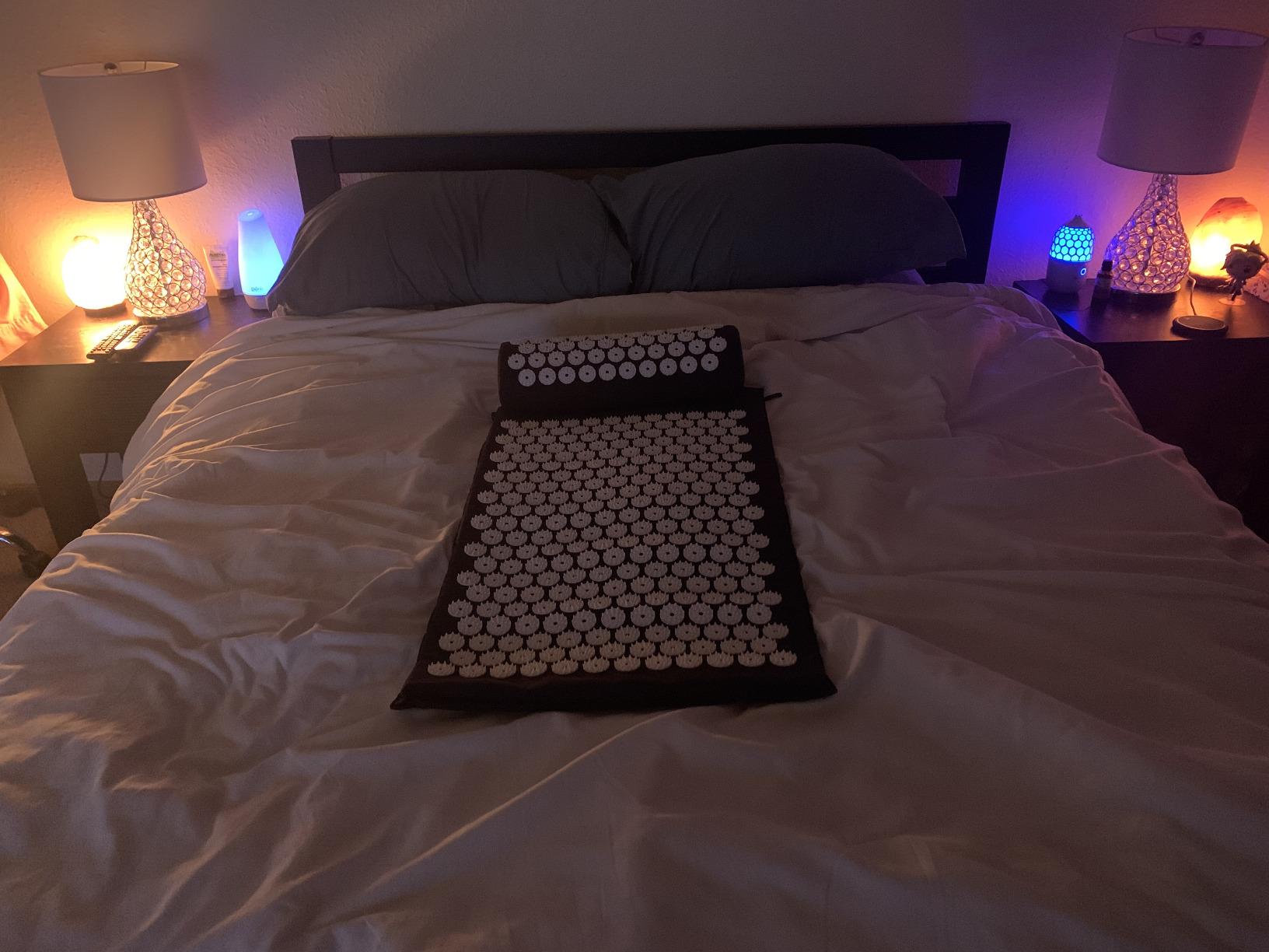 Sivan Back and Neck Pain Relief Acupressure Mat and Pillow Set, Chronic Back Pain Treatment - Relieves Your Stress of Lower Upper Back and Sciatic Pain - Green customer photo 2