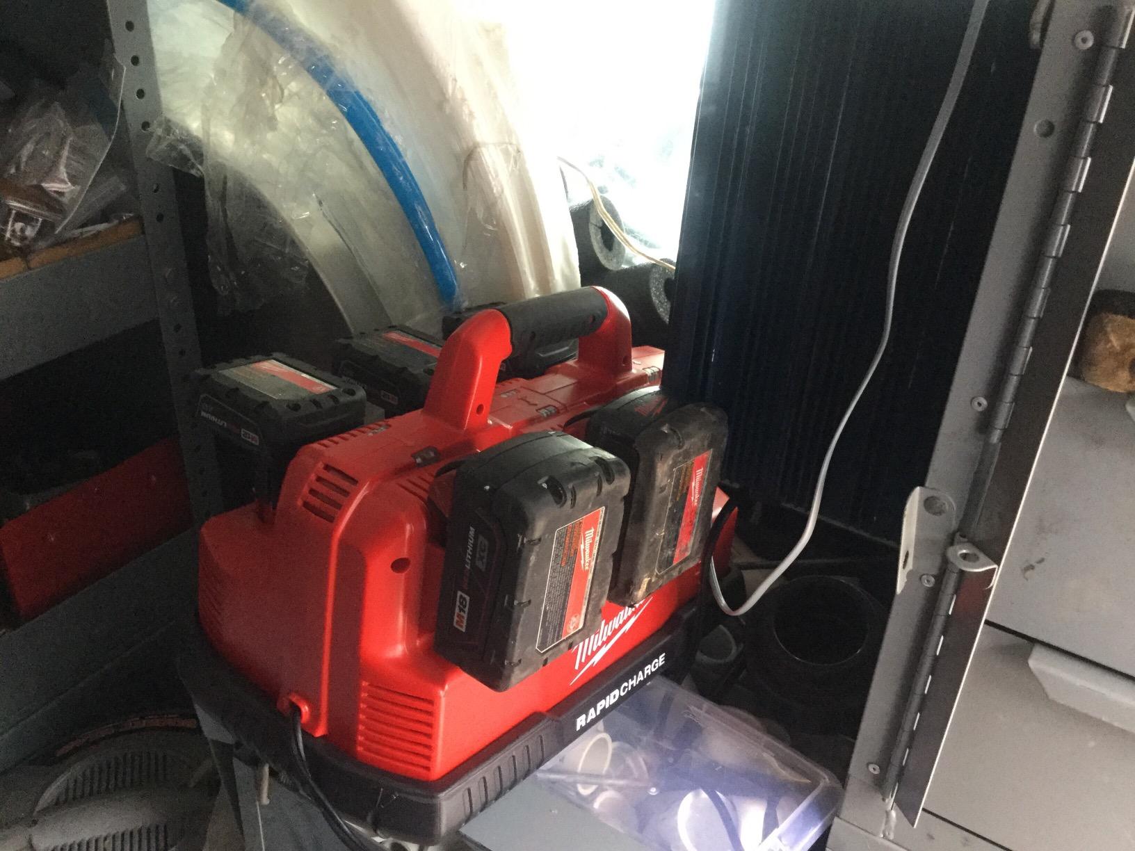 Milwaukee (MLW48591807) M12™ & M18™ Rapid Charge Station customer photo 1