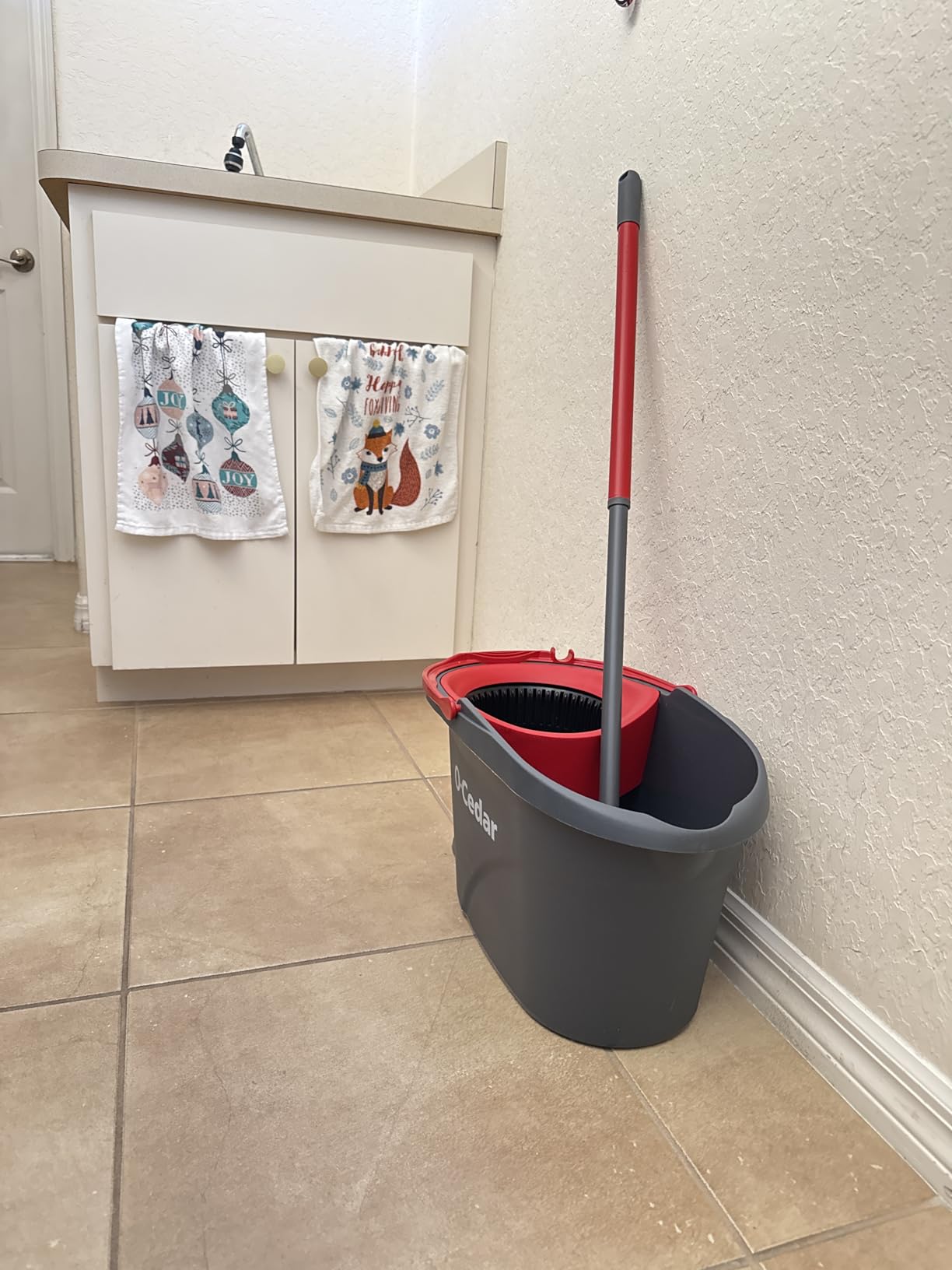 O-Cedar EasyWring Microfiber Spin Mop, Bucket Floor Cleaning System, Red, Gray, Standard customer photo 2