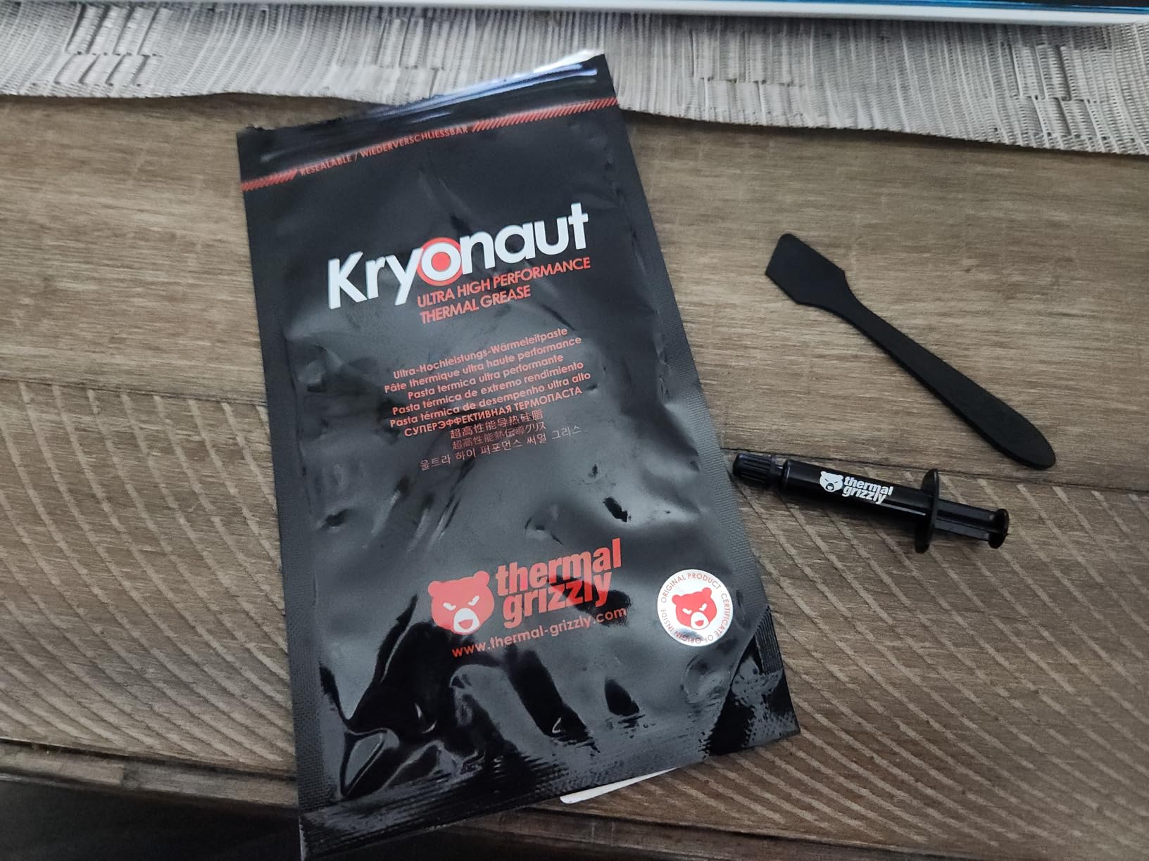 Thermal Grizzly Kryonaut - 1 Gram - Extremly High Performance Thermal Paste - for Demanding Applications and Overclocking CPU/GPU/PS4/PS5/Xbox customer photo 1