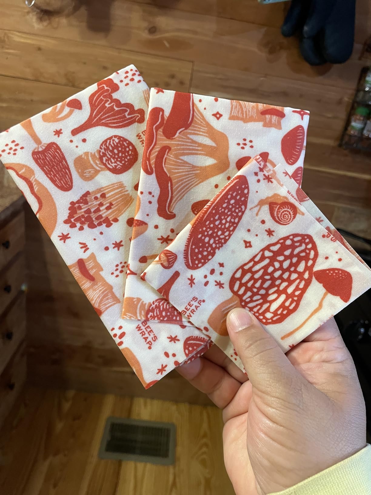 Bee's Wrap Beeswax Wraps for Food - 3 Pack of Assorted Beeswax Wraps - Small, Medium & Large Wrap - Made in USA Reusable Natural Food Wrap - Honeycomb Print customer photo 2