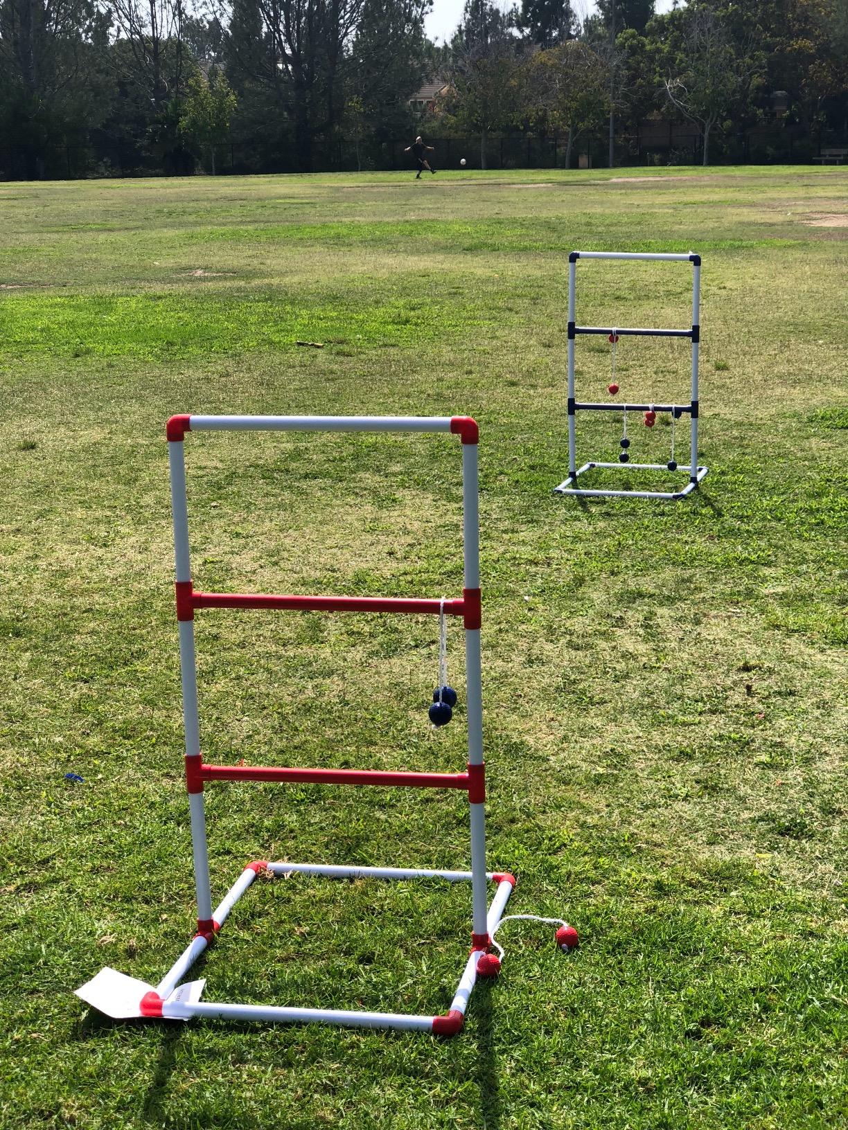 Amazon Basics Portable Ladder Toss Outdoor Game Set with Carrying Case, Simple to Assemble, Red/Blue customer photo 2
