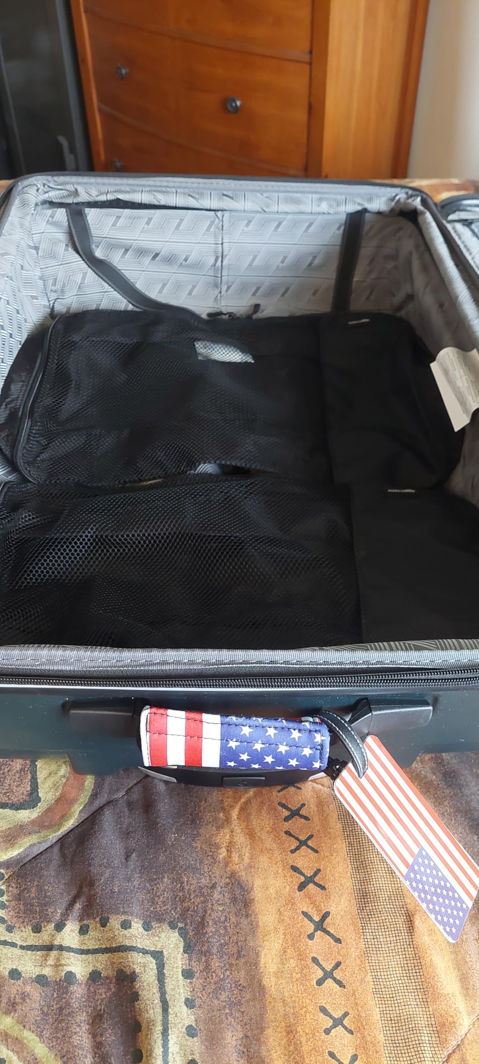 4-Piece Packing Cubes Travel Accessories Set, Space-Saving Luggage Organizer with Double Zipper, Mesh Top Panel, Medium, Gray (Previously Amazon Basics) customer photo 1