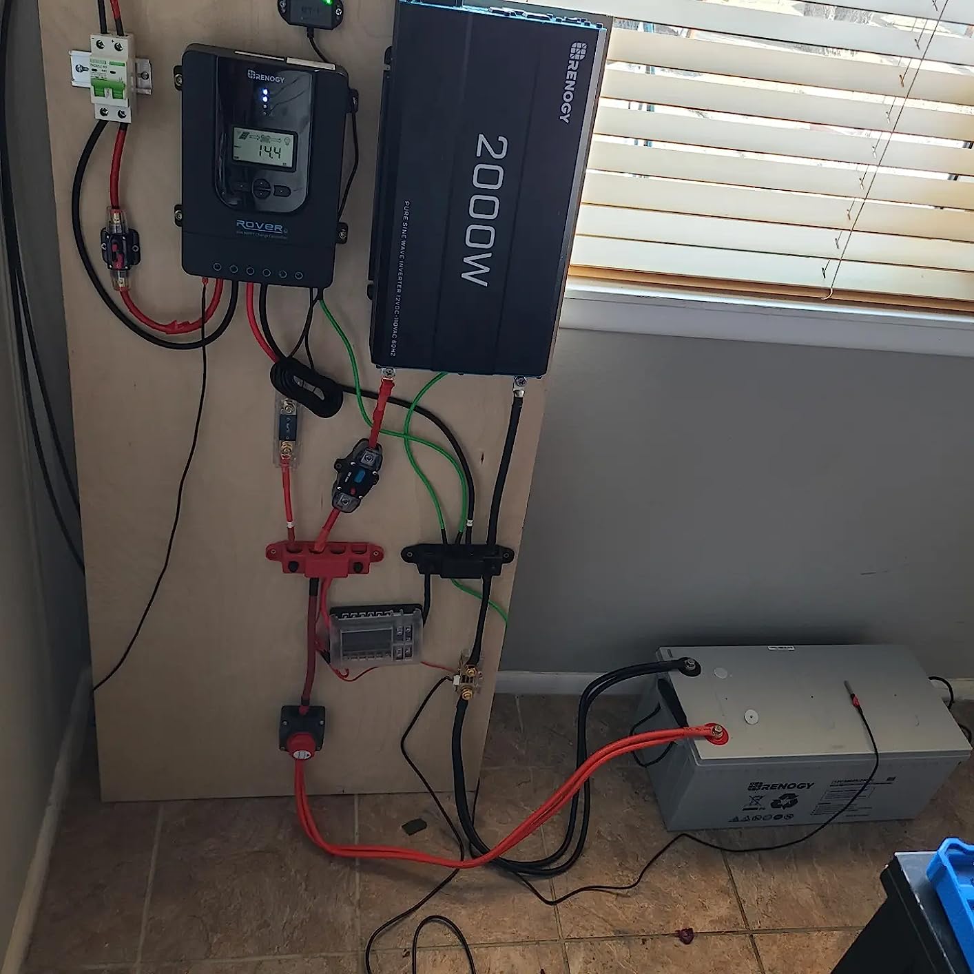 Renogy 400 Watts 12 Volts Monocrystalline Solar RV Kit Off-Grid Kit with Adventurer 30A PWM LCD Charge Controller+ Mounting Brackets+ Male and Female Connectors+Solar Cables+Cable Entry housing customer photo 1