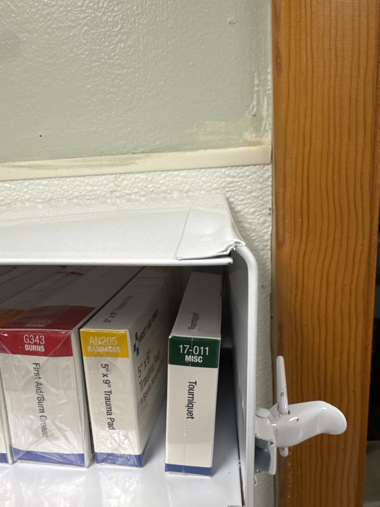 First Aid Only 90575 3-Shelf ANSI B+ and OSHA-Compliant First Aid Kit, 100-150-Person Emergency First Aid Kit for Business and Worksite, First Aid Metal Cabinet with Medications, 676 Pieces customer photo 1