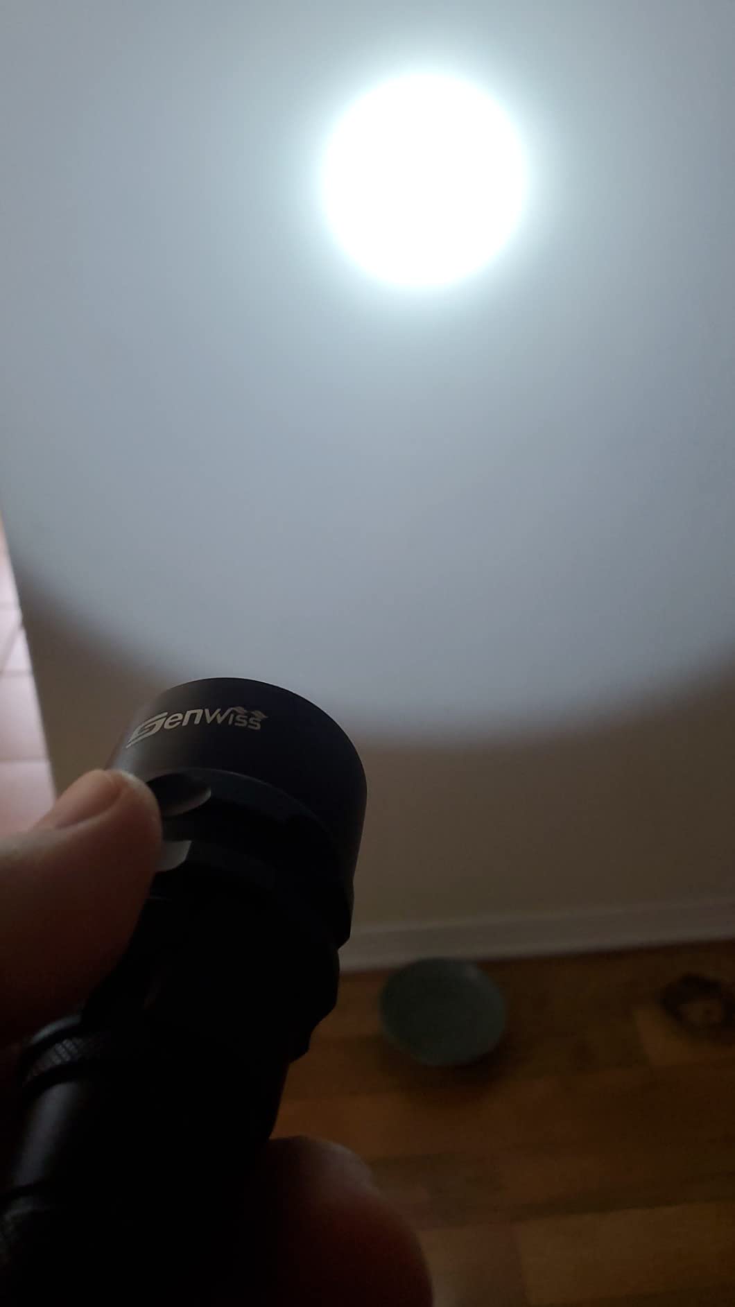 Scuba Diving Flashlight Dive Torch 2000 Lumen Waterproof Underwater XM-L2 LED Submarine Lights Holder with Charger for Under Water Deep Sea Cave at Night customer photo 2