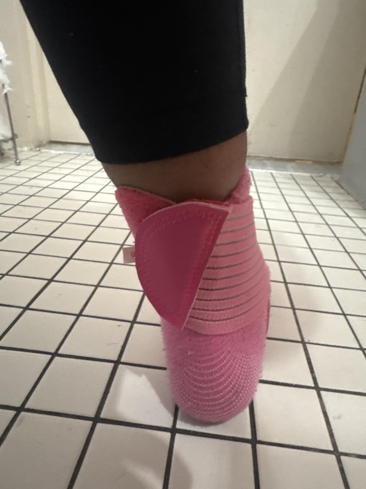 Sleeve Stars Ankle Brace for Women & Men, Ankle Wrap for Sprain, Compression Sleeve for Plantar Fasciitis Relief, Easy Customizable Support: w/ Removable Strap (Single/M:10