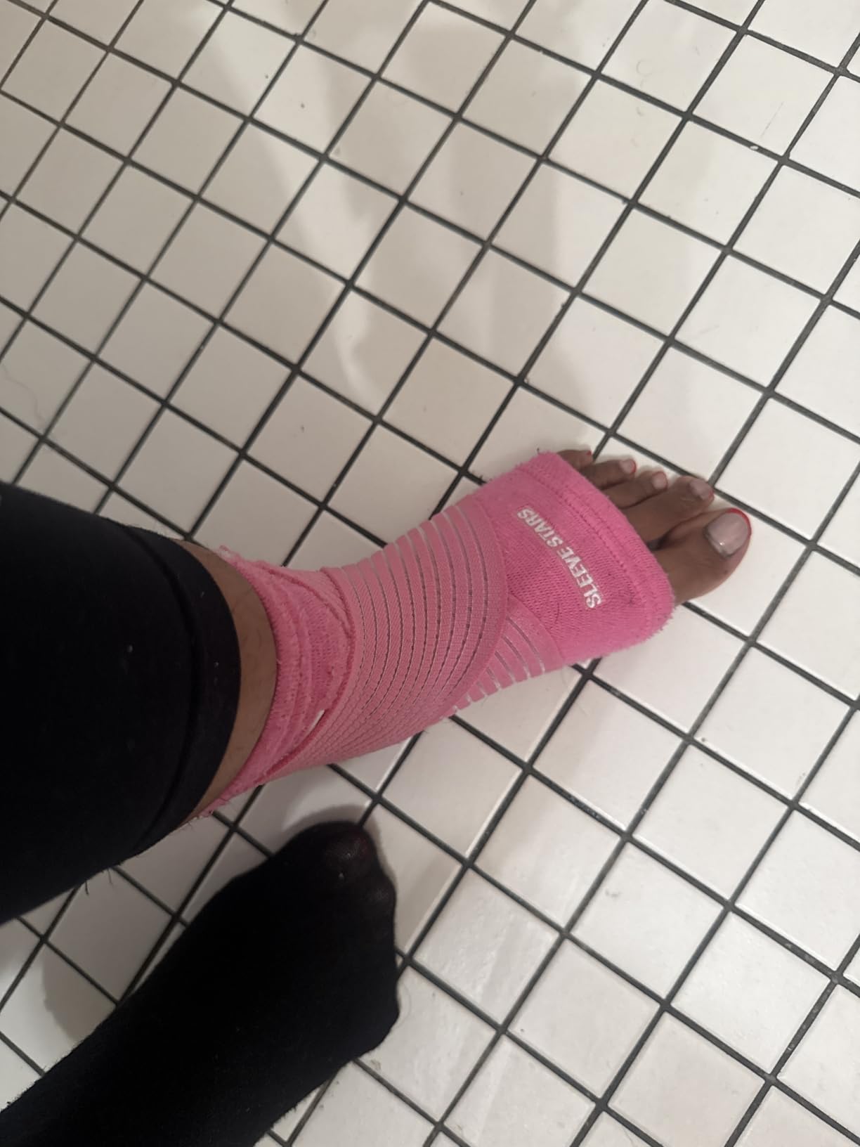 Sleeve Stars Ankle Brace for Women & Men, Ankle Wrap for Sprain, Compression Sleeve for Plantar Fasciitis Relief, Easy Customizable Support: w/ Removable Strap (Single/M:10