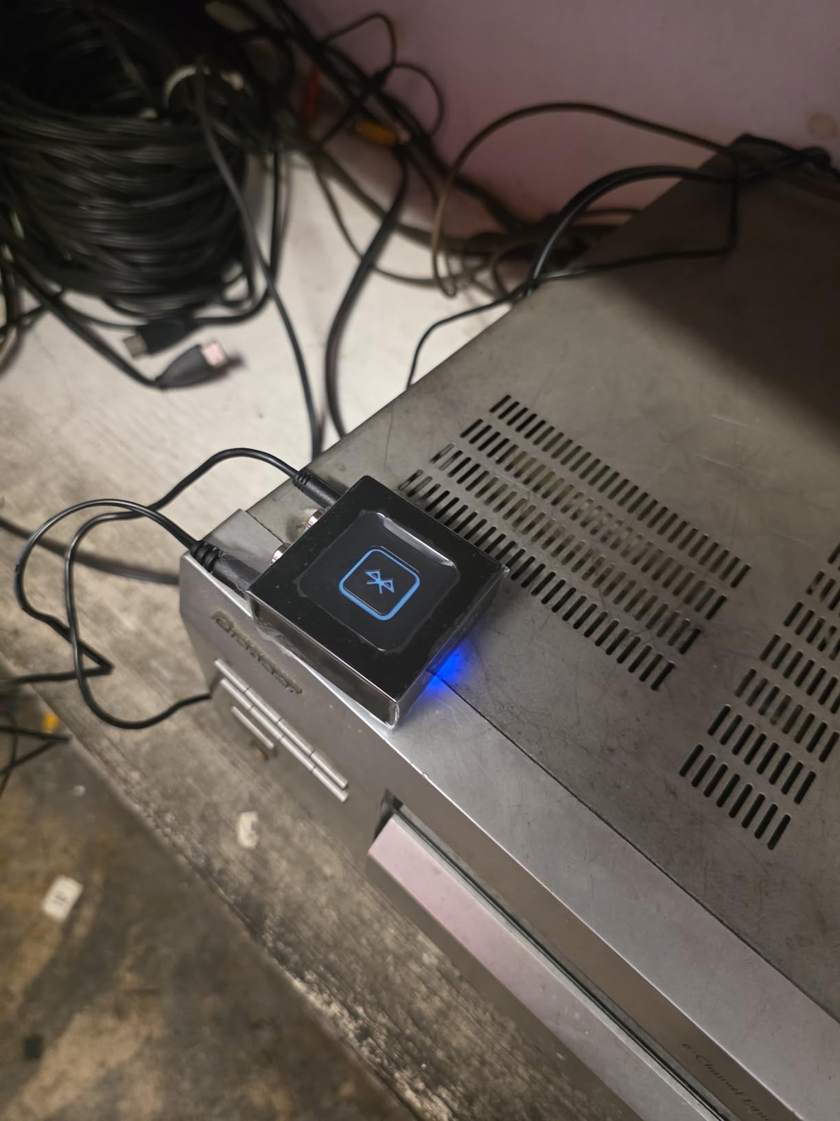 Esinkin Bluetooth Audio Adapter for Music Streaming Sound System, Wireless Audio Adapter Works with Smartphones and Tablets, Bluetooth Receiver for Home Stereo customer photo 1