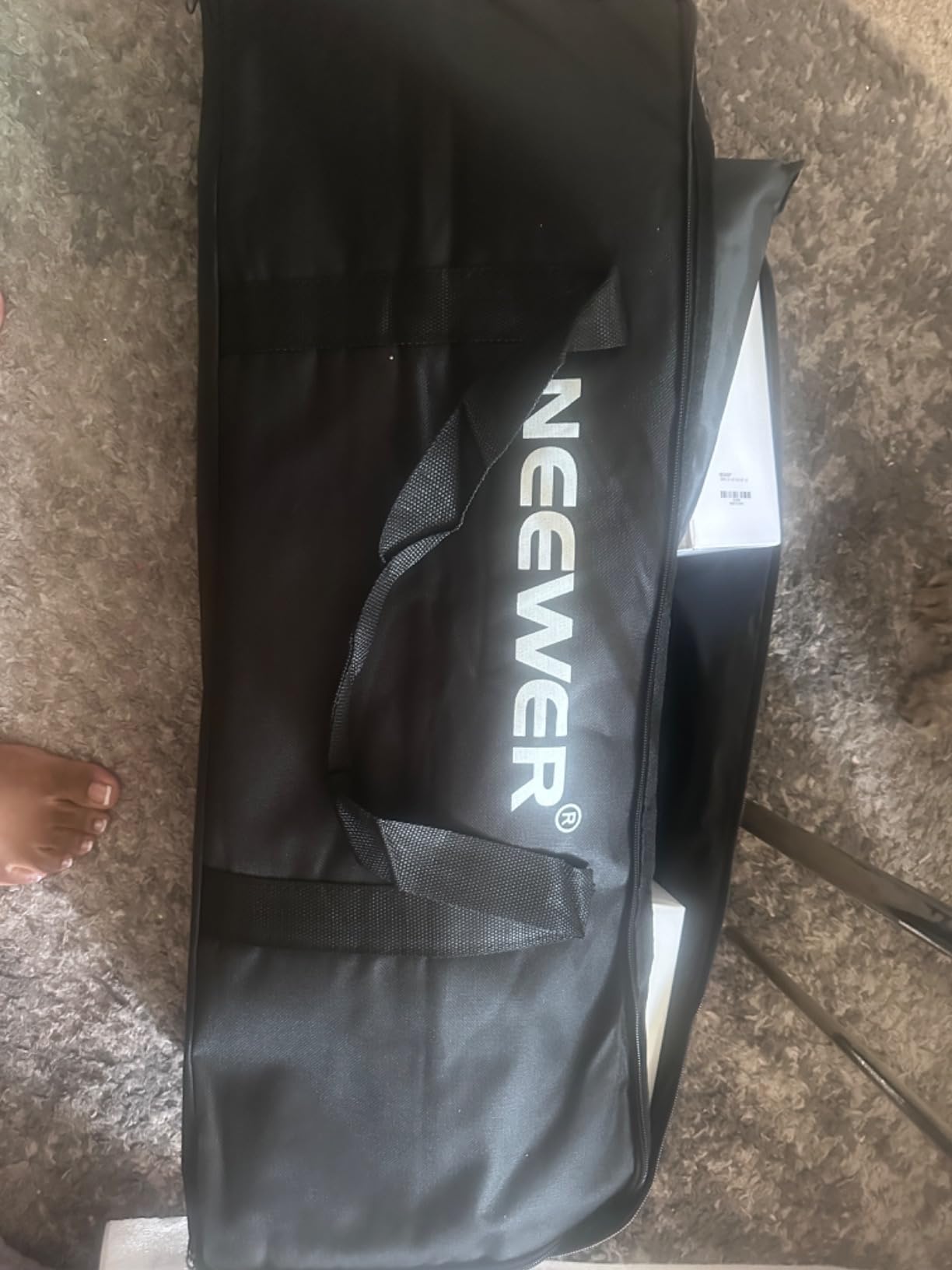 NEEWER 700W Equivalent Softbox Lighting Kit, 2Pack UL Certified 5700K LED Lighting Bulbs, 24x24 inches Softboxes with E26 Socket, Photography Continuous Lighting Kit Photo Studio Equipment customer photo 1