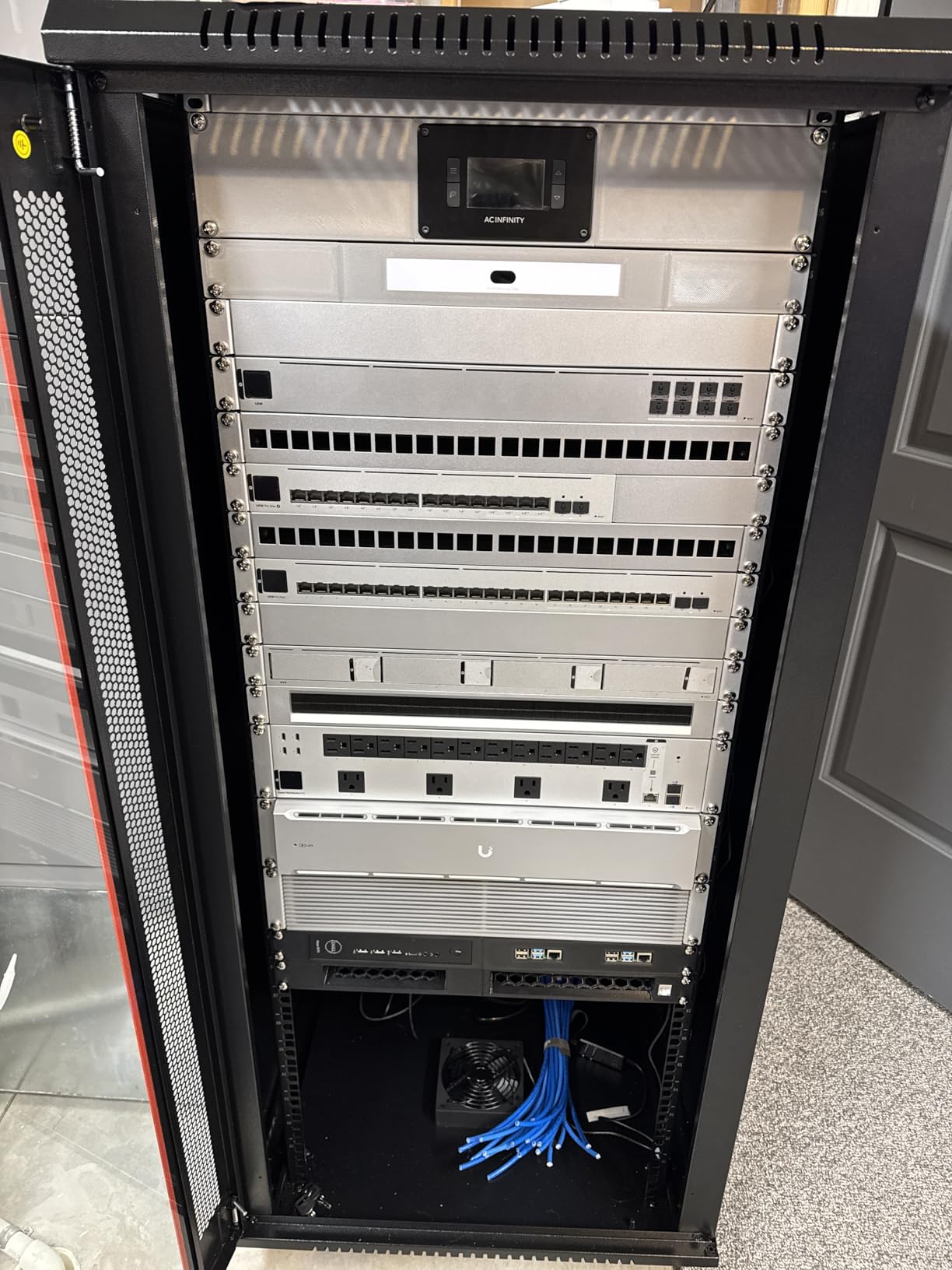 15U Wall Mount Server Rack Cabinet 24