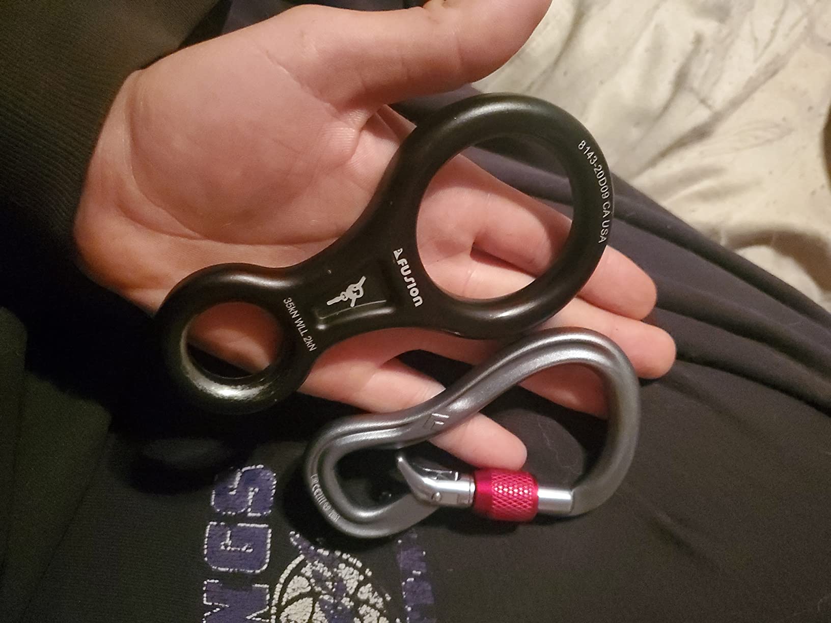 BLACK DIAMOND Gridlock Screwgate Carabiner | Isolated Belay Loop | Keylock Nose | Secure Belay Carabiner for Rock Climbing customer photo 1