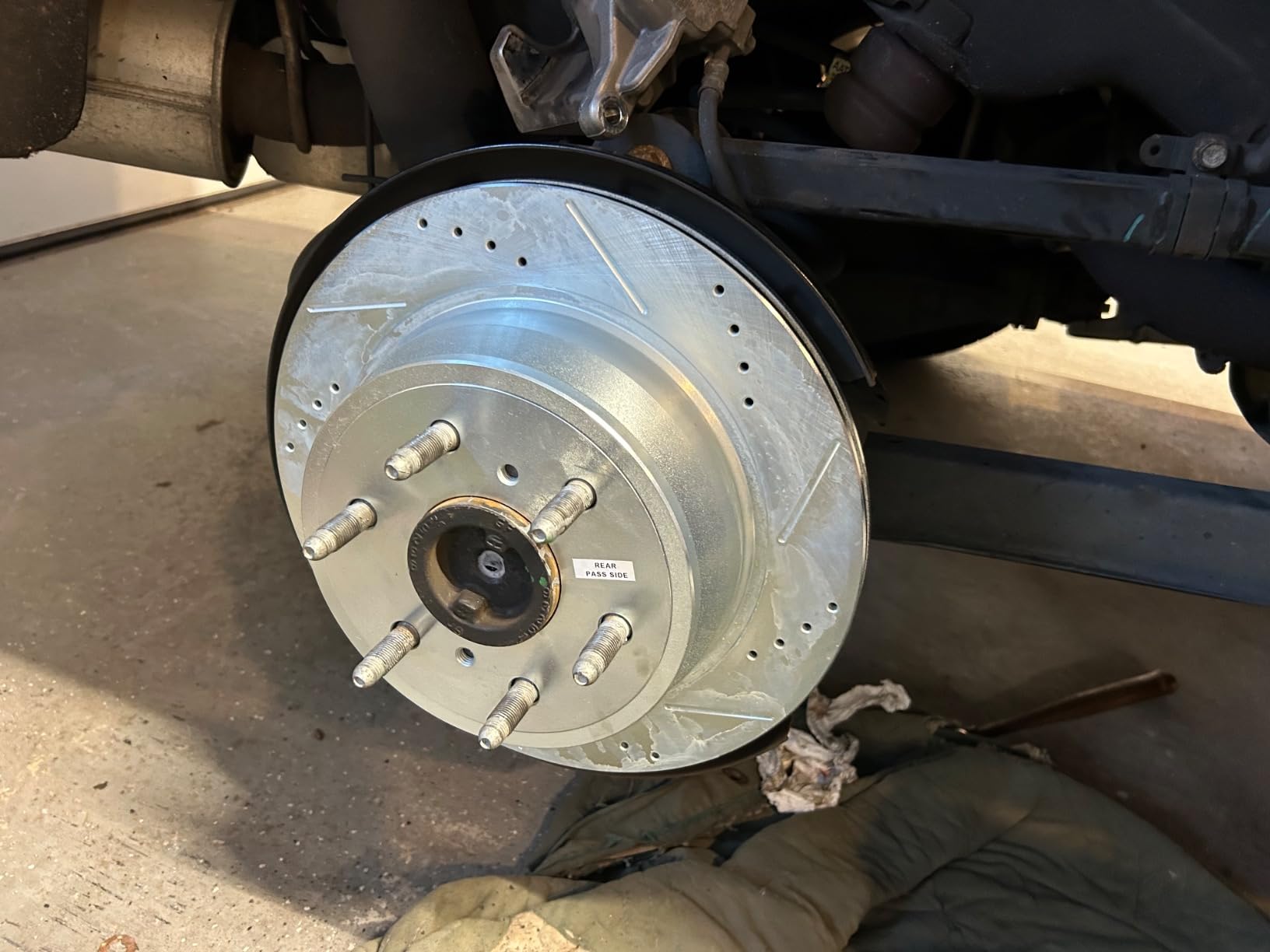 Front & Rear Brake Kit For Cadillac Escalade 2015-20 | Chevrolet Silverado 1500 2014-18 - Truck & Tow Carbon Fiber Ceramic Brake Pads + Drilled & Slotted Rotors Upgrade customer photo 2