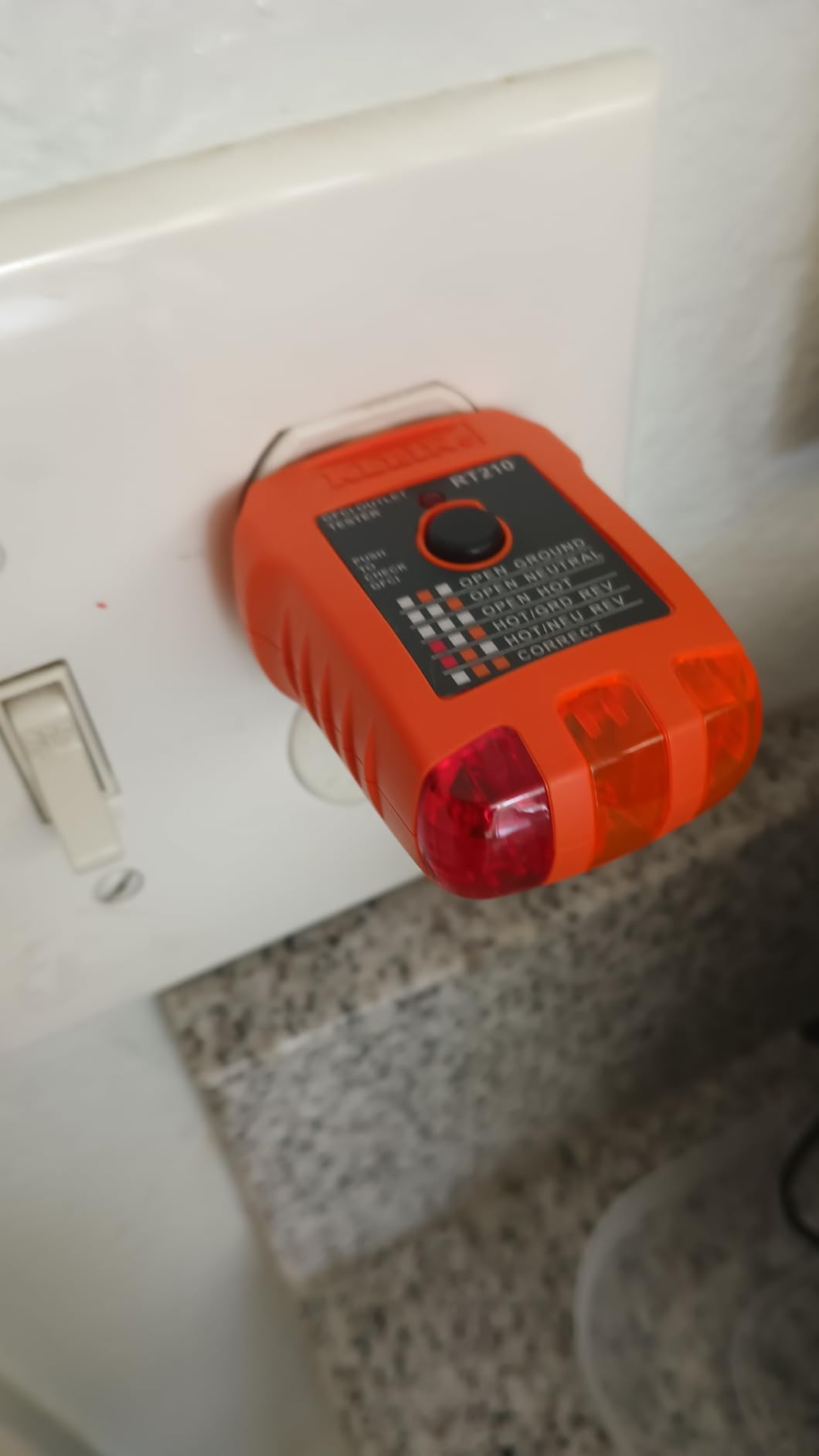 Klein Tools RT210 Outlet Tester, Receptacle Tester for GFCI / Standard North American AC Electrical Outlets, Detects Common Wiring Problems customer photo 1