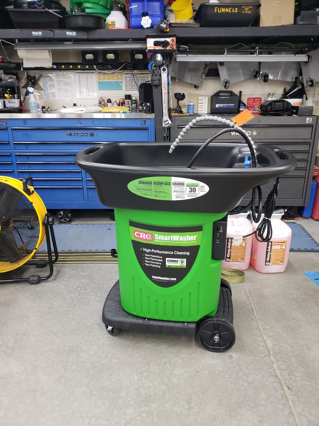 CRC SmartWasher SW-423 Mobile Parts Washer Kit, and Durable Parts Washer, Cleans Dirt, Oil, and Grime from Industrial and Automotive Parts, Water-Based, Non-Flammable, pH Neutral customer photo 1