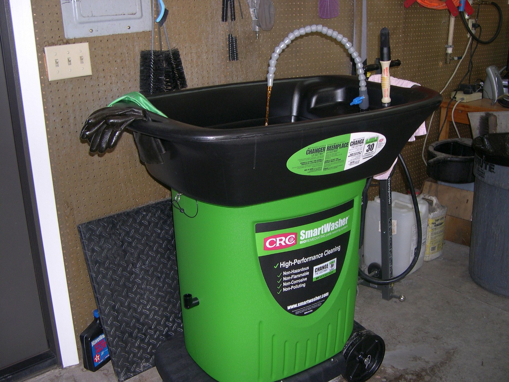 CRC SmartWasher SW-423 Mobile Parts Washer Kit, and Durable Parts Washer, Cleans Dirt, Oil, and Grime from Industrial and Automotive Parts, Water-Based, Non-Flammable, pH Neutral customer photo 2