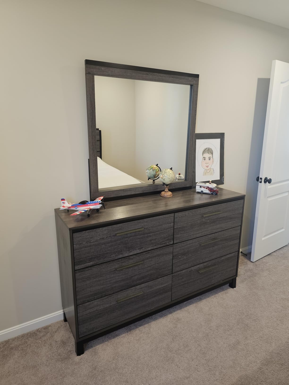 Roundhill Furniture Ioana Antique Grey Finish Wood Bed Room Set, King Size Bed, Dresser, Mirror, Night Stand customer photo 1
