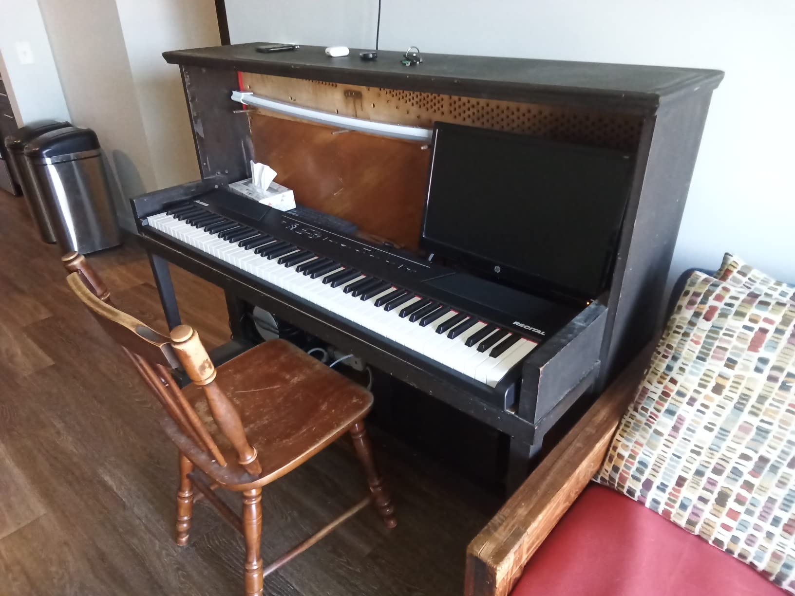 Alesis Recital - 88 Key Digital Piano Keyboard with Semi-Weighted Keys, 2x20W Speakers, 5 Voices, Split, Layer and Lesson Mode, FX and Piano Lessons customer photo 2