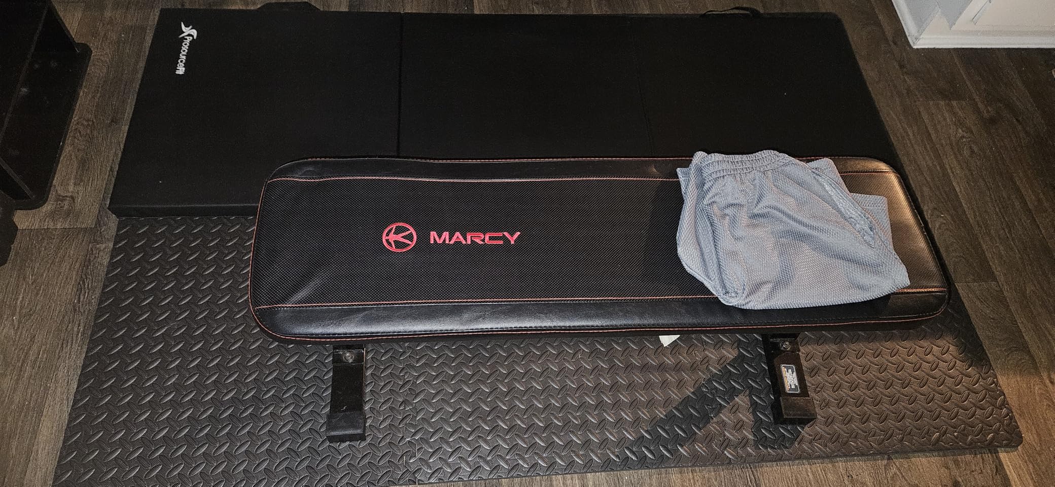 ProSource Tri-Fold Folding Thick Exercise Mat 6'x2' with Carrying Handles for MMA, Gymnastics, Stretching, Core Workouts customer photo 1