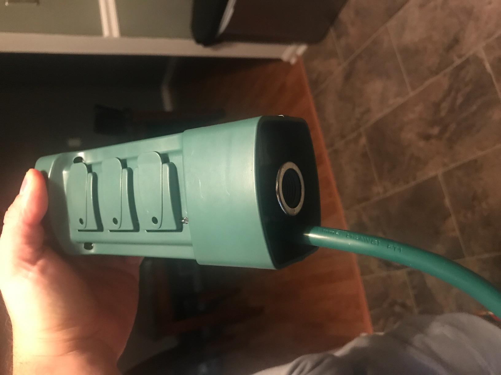 BESTTEN Outdoor Power Strip with Covers and Overload Protection Switch, Double Sided 6-Outlet Yard Power Stake with 9-Foot Long Extension Cord, ETL Certified, Green customer photo 1