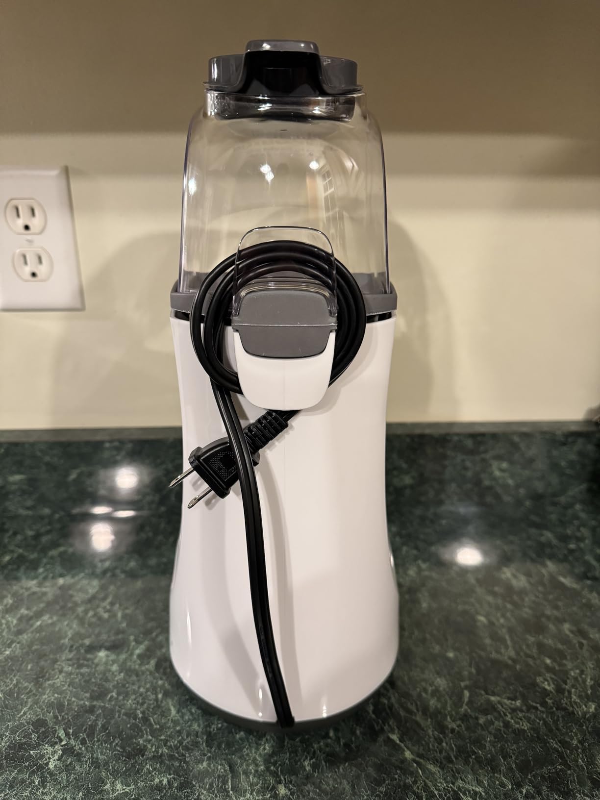 Presto 04863 Poplite Hot Air Popcorn Popper - Built-In Measuring Cup + Melts Butter, Easy to Clean, Built-In Cord Wrap, 18 Cups, Red customer photo 1