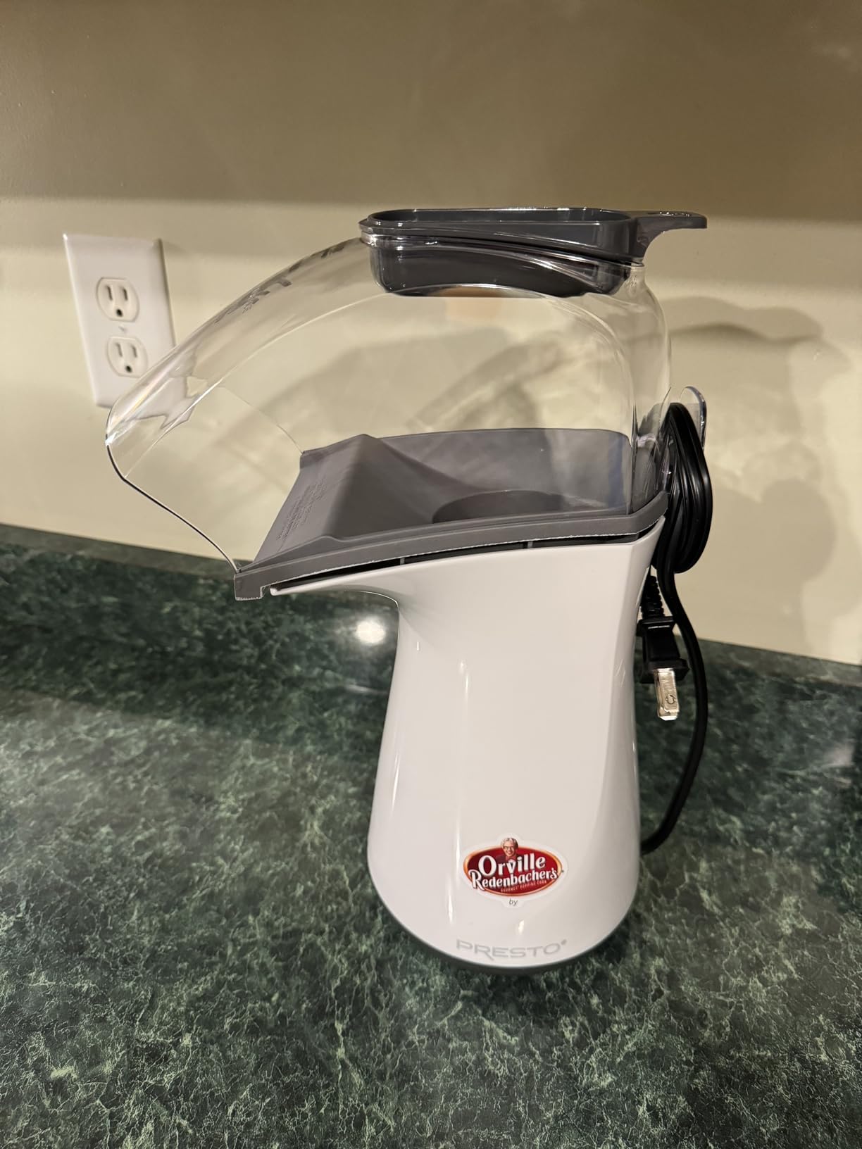 Presto 04863 Poplite Hot Air Popcorn Popper - Built-In Measuring Cup + Melts Butter, Easy to Clean, Built-In Cord Wrap, 18 Cups, Red customer photo 2