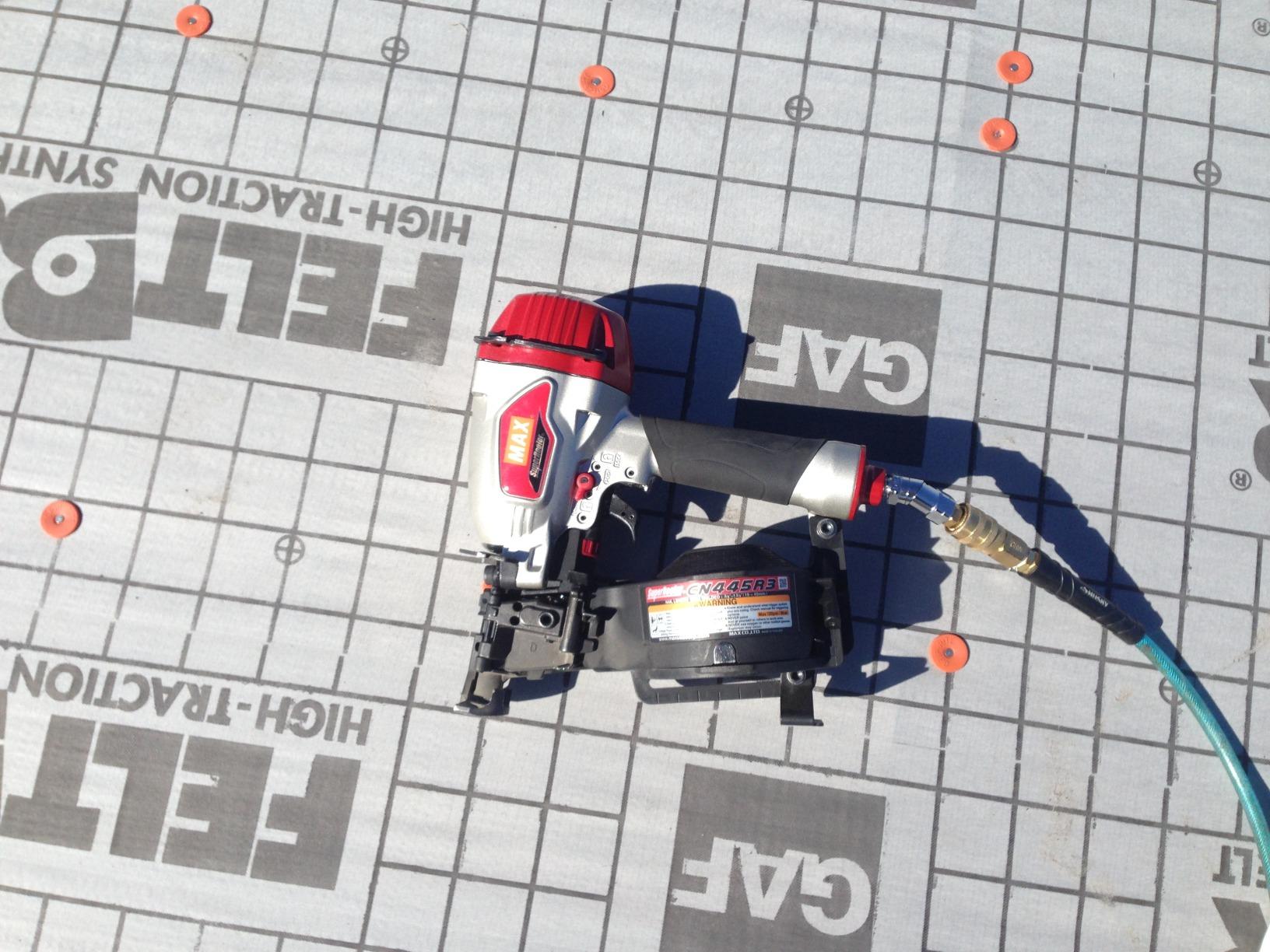 MAX USA CORP SuperRoofer CN445R3 Roofing Coil Nailer up to 1-3/4