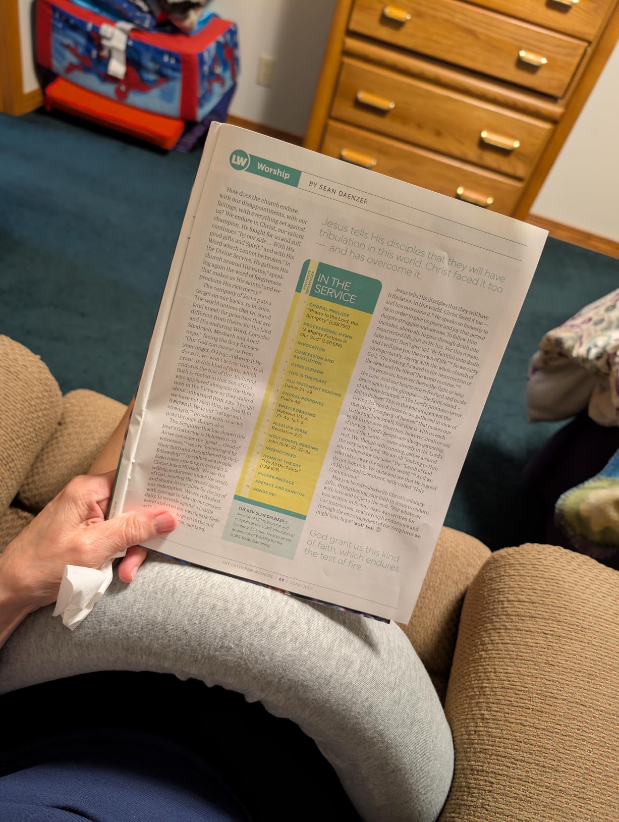 Dot&Dot Twist Memory Foam Travel Pillow for Airplanes - Adjustable, Bendable Neck Roll Pillow customer photo 1