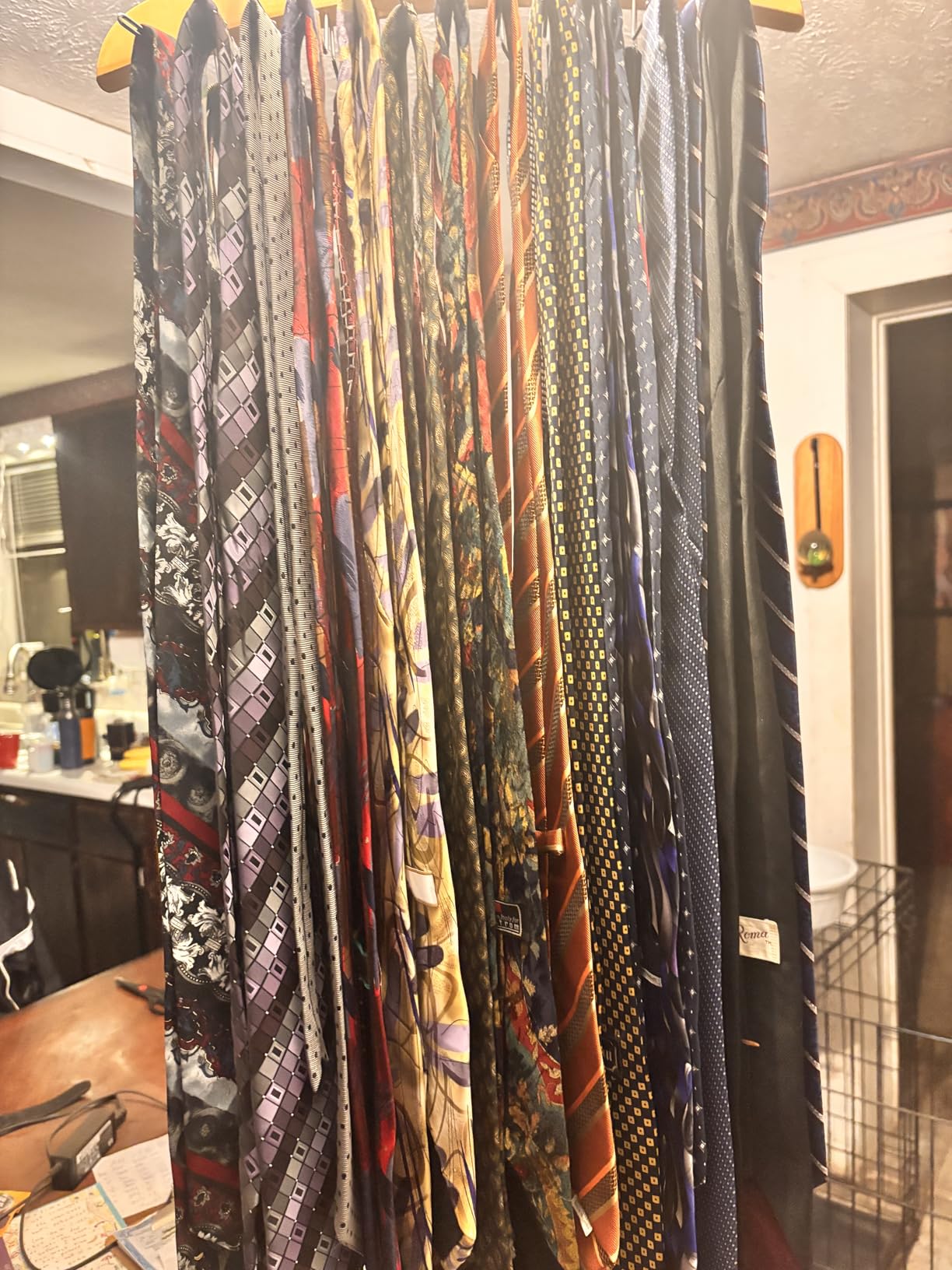 Ohuhu 24-Hook Wooden Tie Rack Organizer - Space Saving Closet Hanger with 360° Rotating Hooks, Anti-Slip Clips for Ties, Belts, Scarves - Premium Hardwood & Rustproof Steel Construction customer photo 1