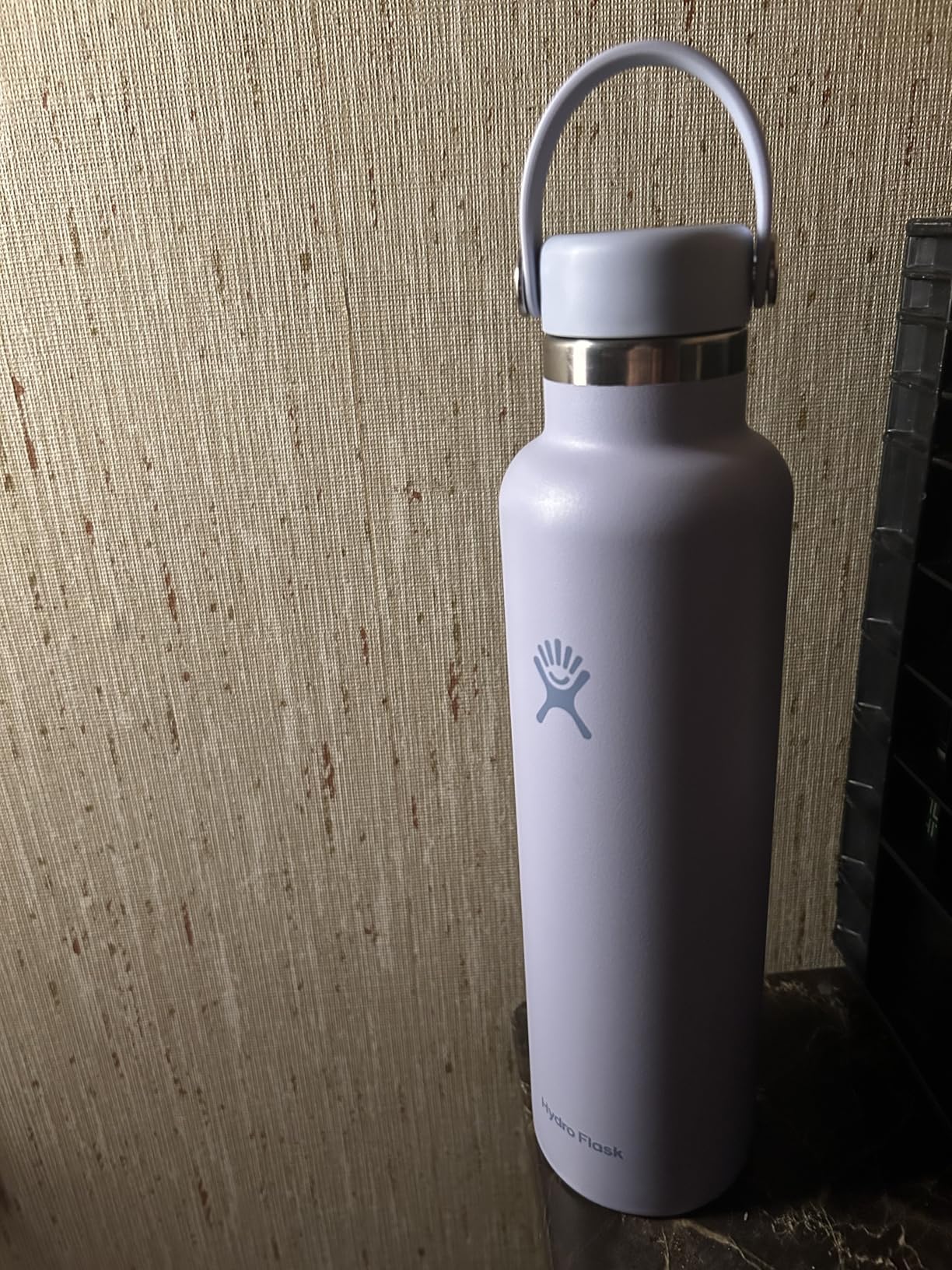 Hydro Flask Water Bottle - Insulated Stainless Steel - Non Spill, Leakproof in 21 Oz Black customer photo 2