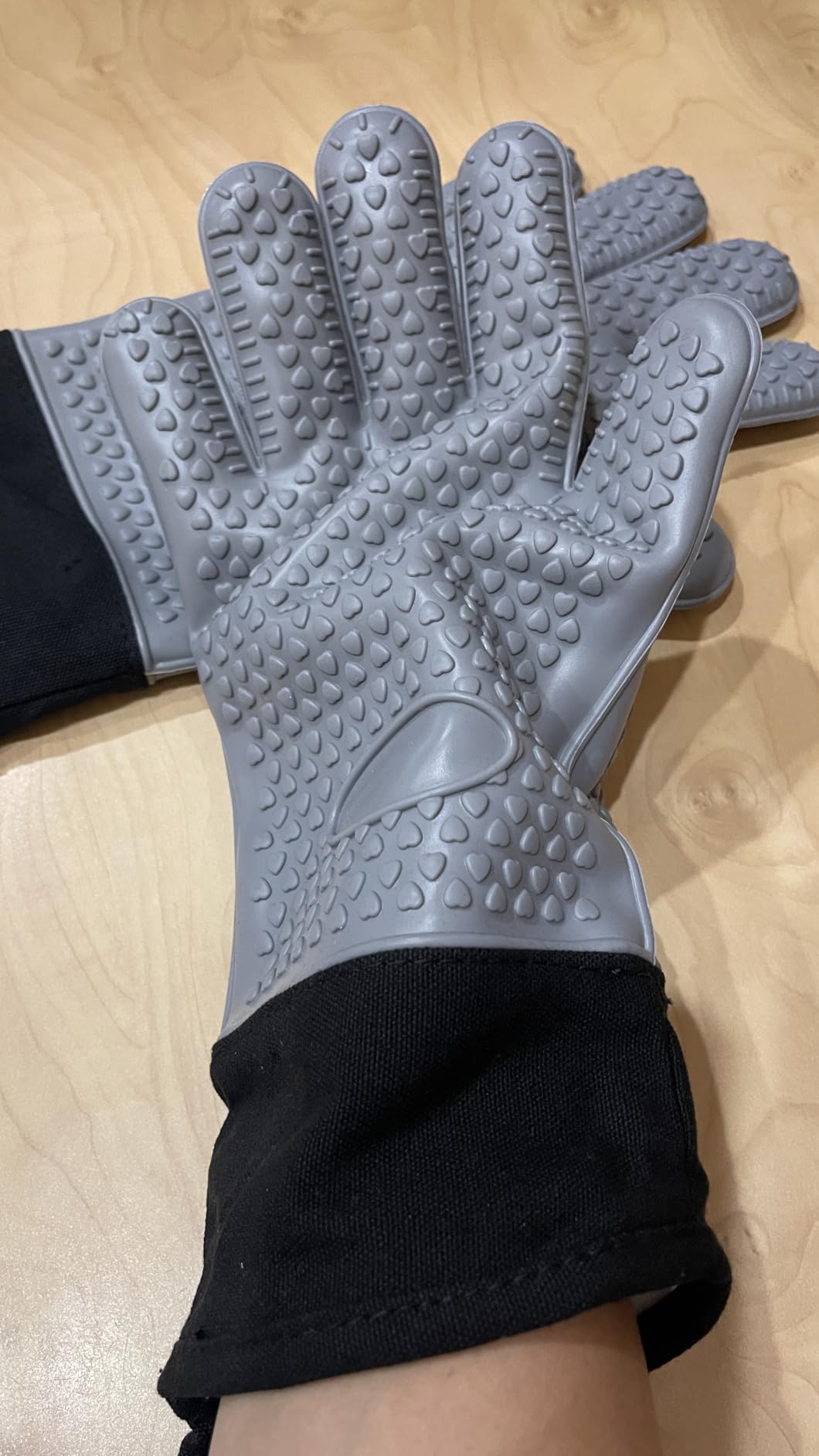 GEEKHOM BBQ Gloves Heat Resistant, 13.7 Inch Long Waterproof Silicone Oven Mitts for Grilling and Smoker, Non-Slip 5 Finger Kitchen Hot Mitts for Baking, Cooking & Cast Iron customer photo 1