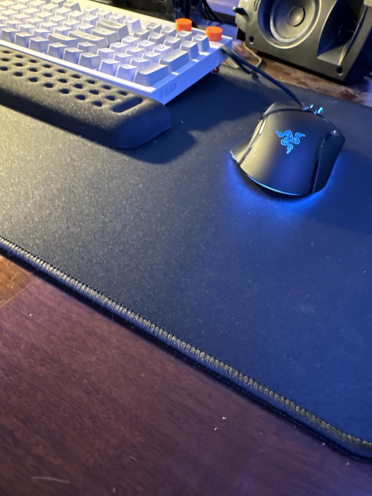 XXL Professional Large Mouse Pad & Computer Game Mouse Mat (35.4x15.7x0.12IN, 90x40 Black) customer photo 1