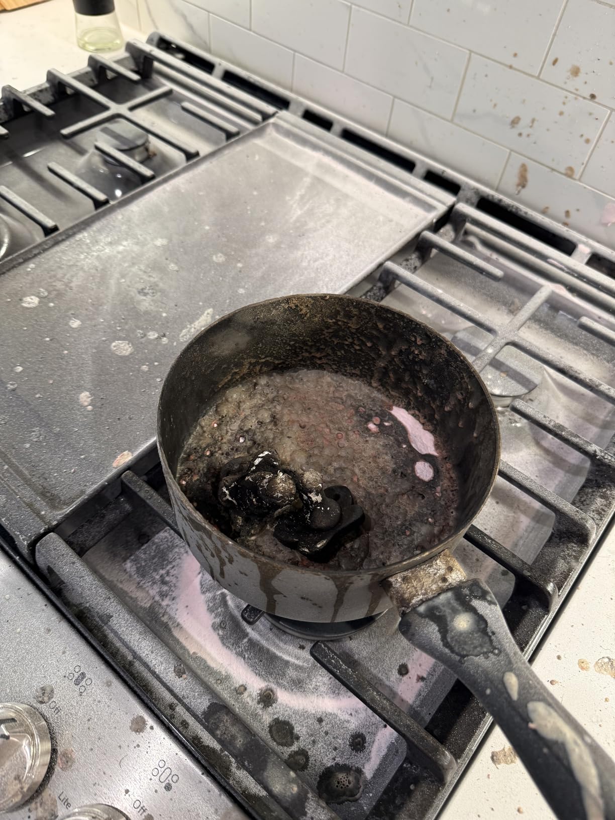 First Alert Fire Extinguisher for Home, Standard Rechargeable Compliance Unit, UL RATED 1-A:10-B:C, HOME1, Red, 1-Pack customer photo 2