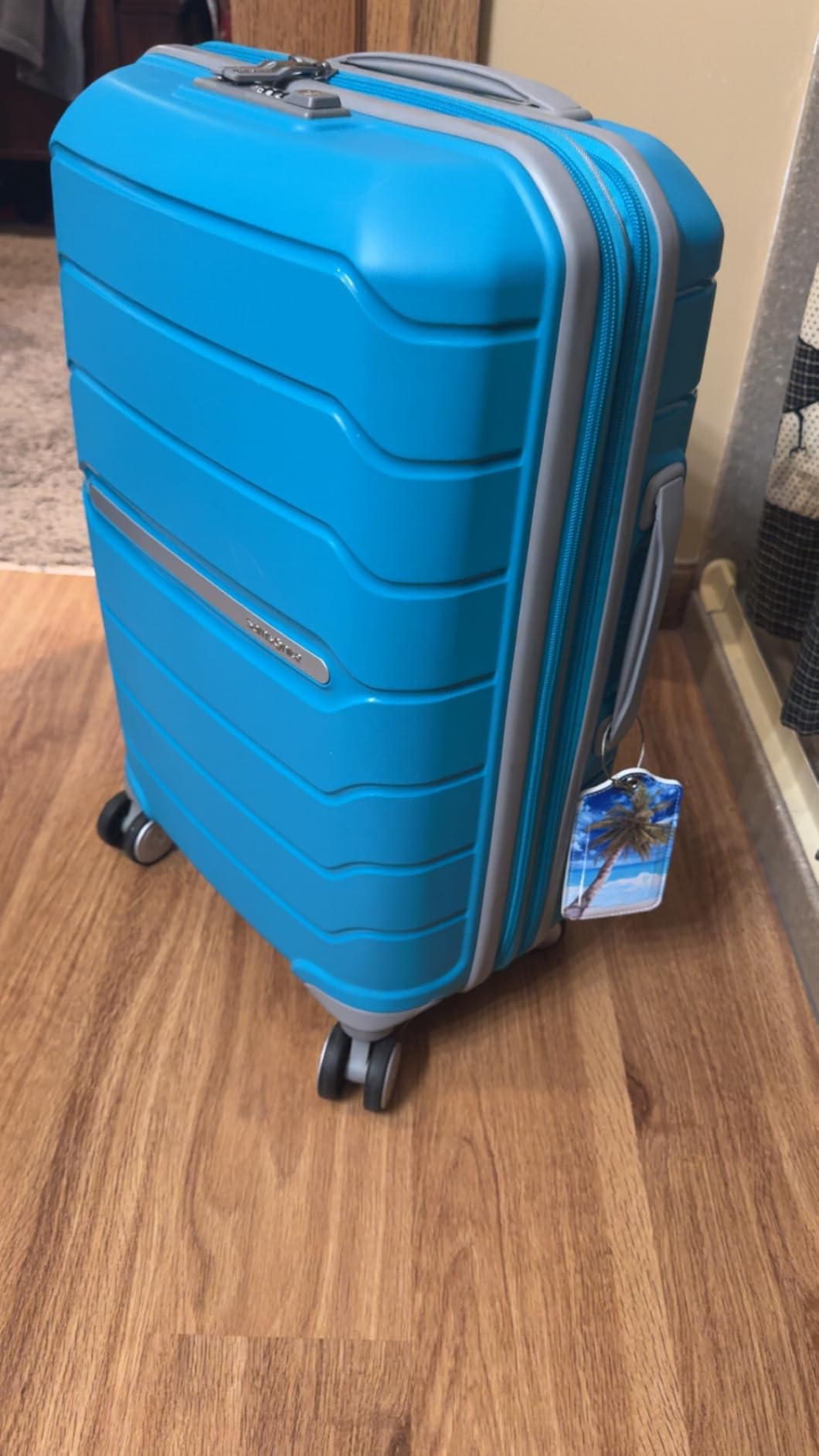 Samsonite Freeform Hardside Carry-On Luggage with Spinner Wheels - Hardshell Suitcase - TSA, Airline-Approved - Expandable Hard Shell, Smooth Rolling Wheels for Lightweight Travel - Black customer photo 1