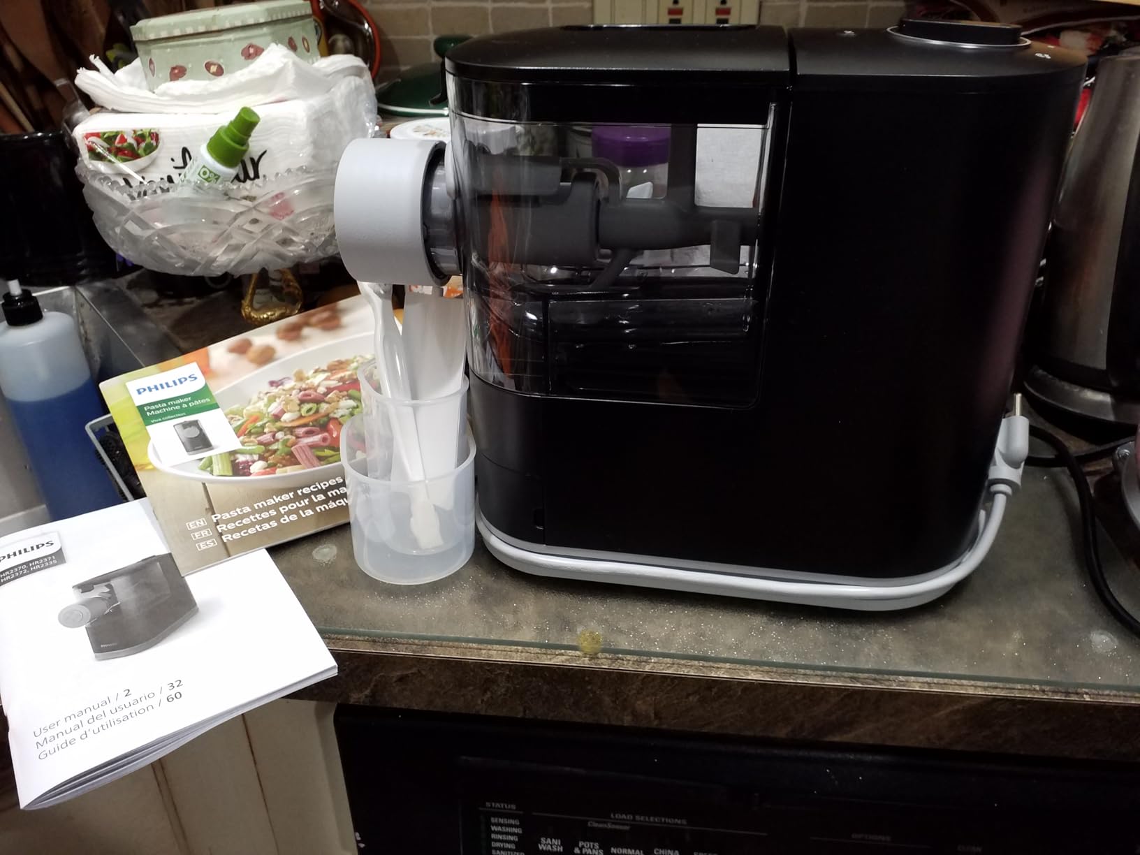 Philips Kitchen Appliances Compact Pasta and Noodle Maker, Viva Collection, Comes with 3 Default Classic Pasta Shaping Discs, Fully Automatic, Recipe Book, Small, Black (HR2371/05) customer photo 1