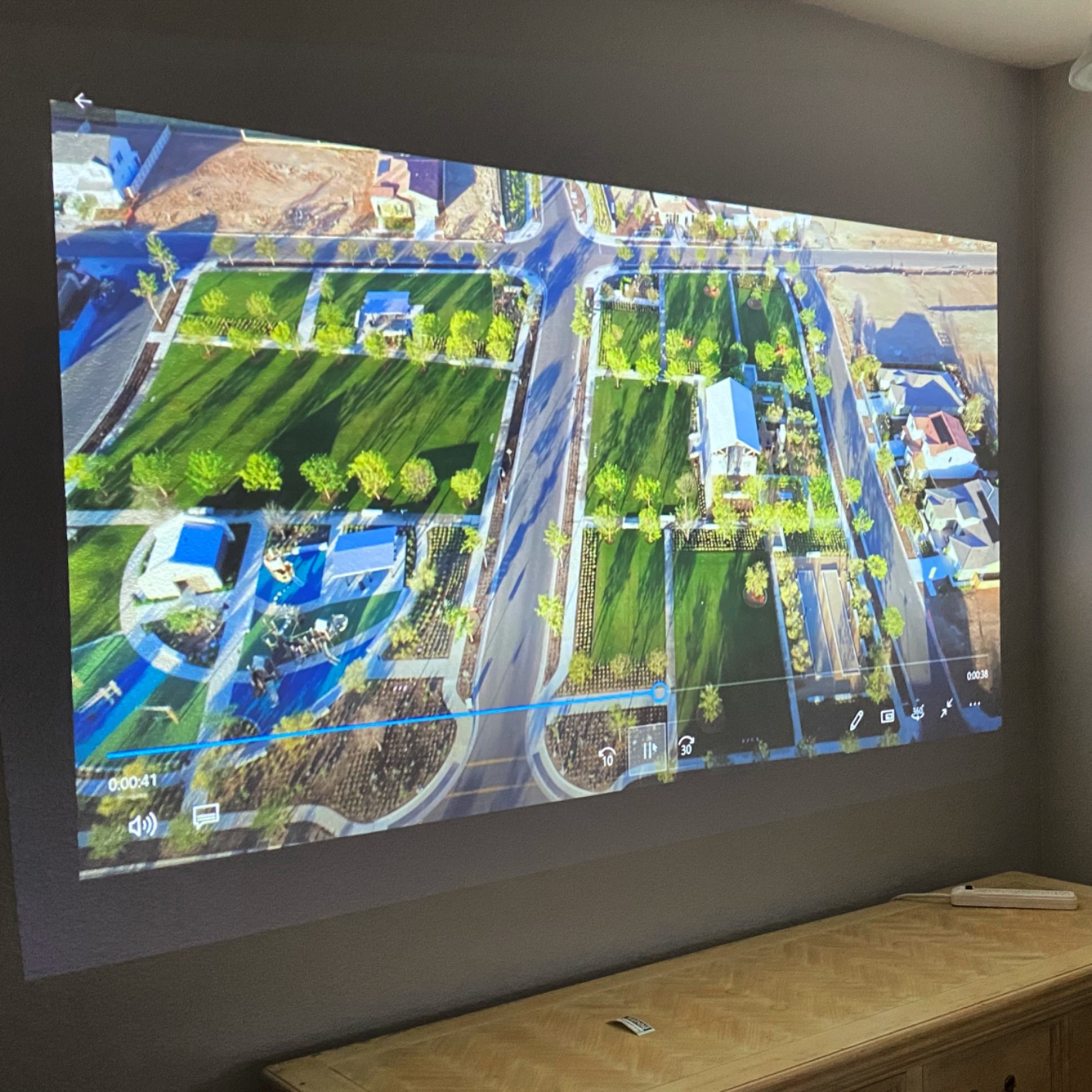 PowerLite 1781W WXGA 3200 Lumens Equal Color and White brightness, Wireless 3LCD Portable Projector - Black customer photo 2