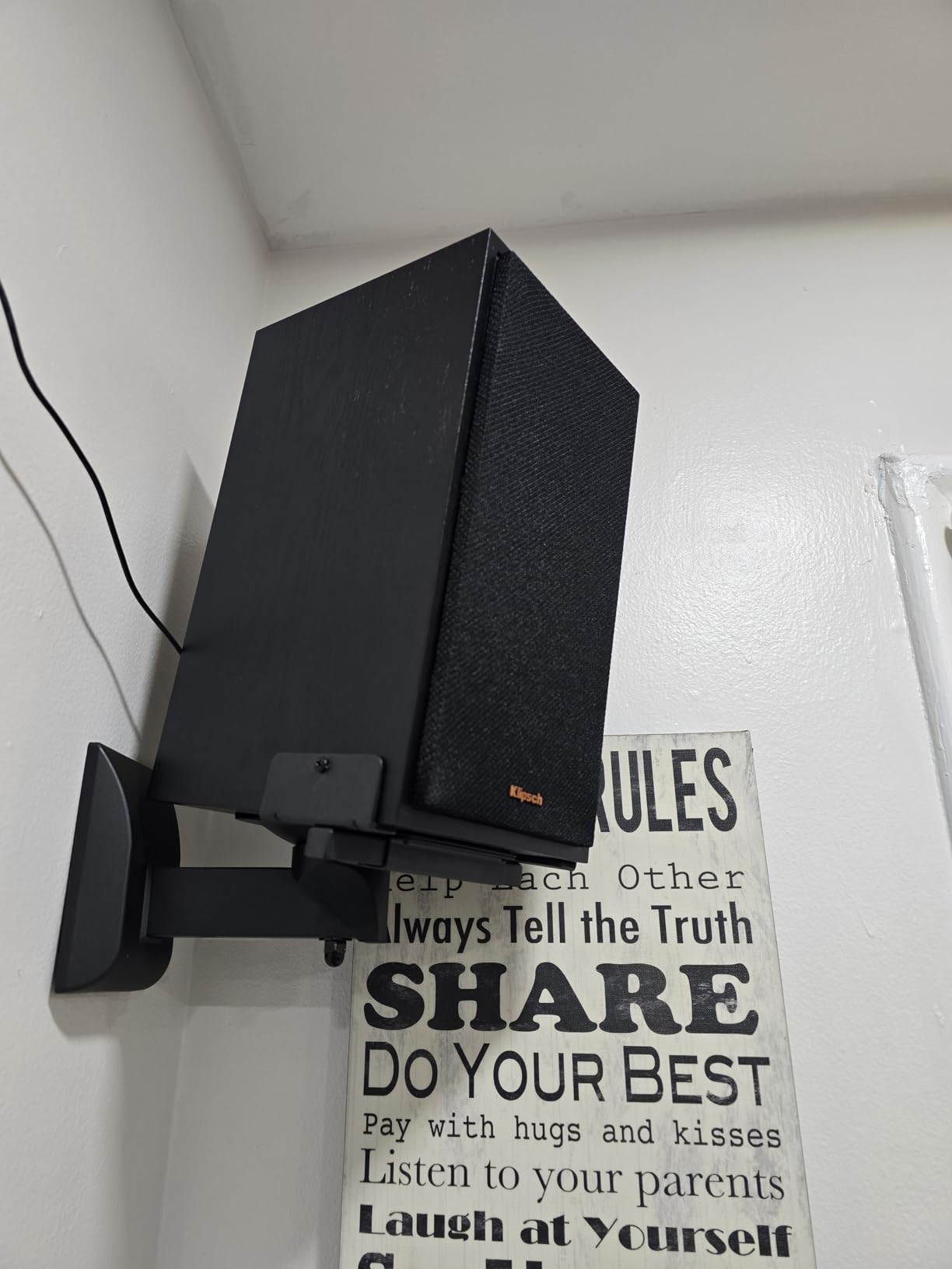 Mount-It! Bookshelf Speaker Wall Mount, Pair of Universal Side Clamping Speaker Shelf Wall Mounting Brackets for Large or Small Speakers, 2 Full Motion Mounts, 55 Lbs Capacity, Black (MI-SB37) customer photo 1
