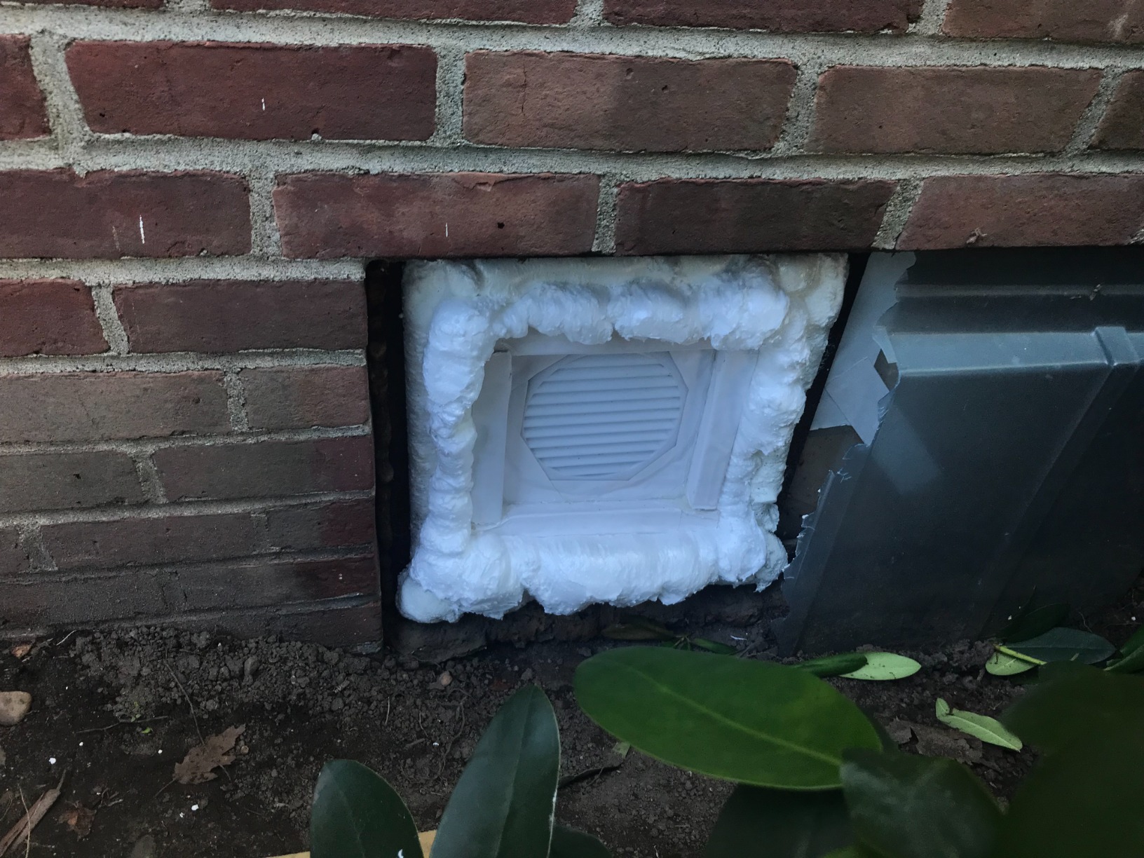 Loctite Tite Foam Gaps & Cracks Spray Foam Sealant, 12 fl oz Can, 1 Pack - Polyurethane Expanding Insulation customer photo 2