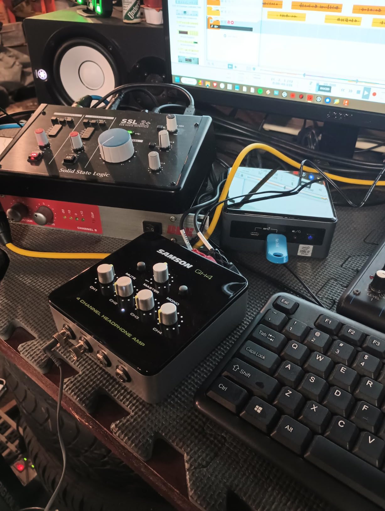 Samson QH4 4-Channel Headphone Amplifier (Restock) customer photo 2
