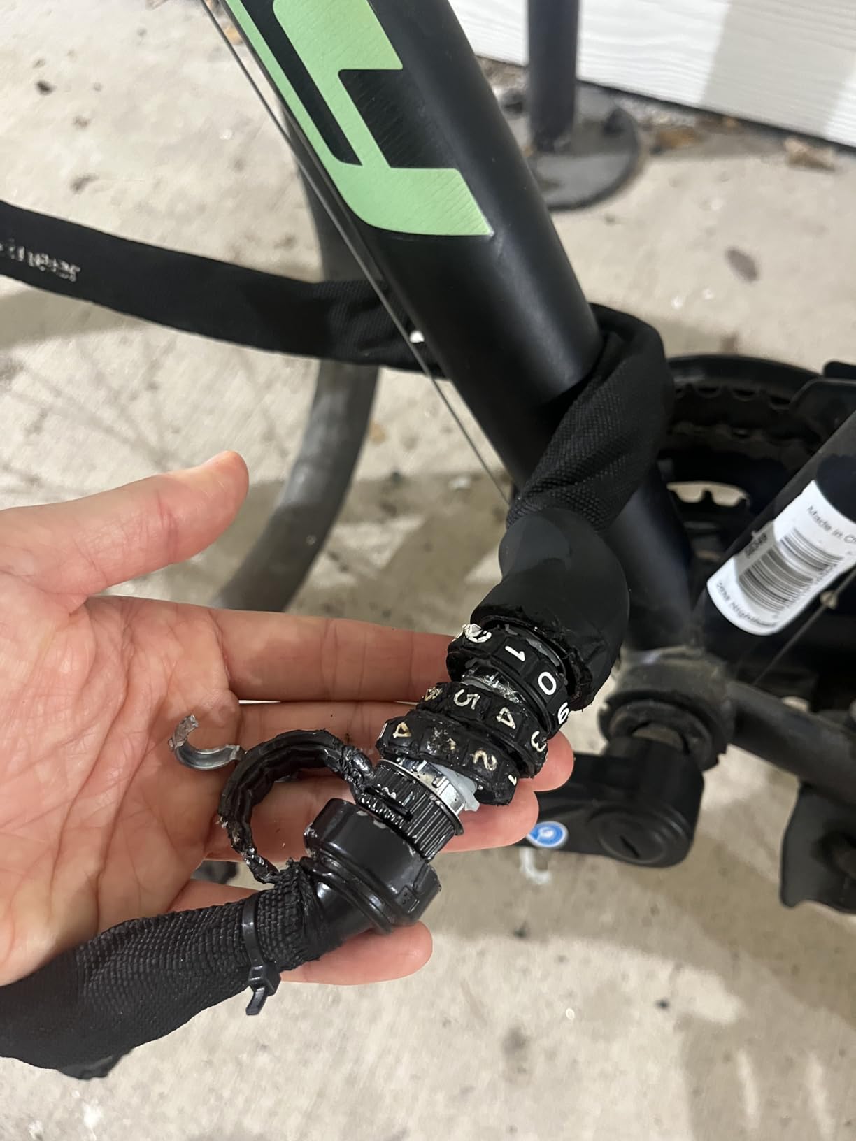 Sportneer Bike Lock: 5 Digit Combination High Security Anti Theft Bike Chain Lock - 3.2/3.6/4ft Heavy Duty Keyless Bicycle Lock for Bike, Motorcycle, Scooter, Door & Gate - 4/6mm Thick, Easy to Use customer photo 1