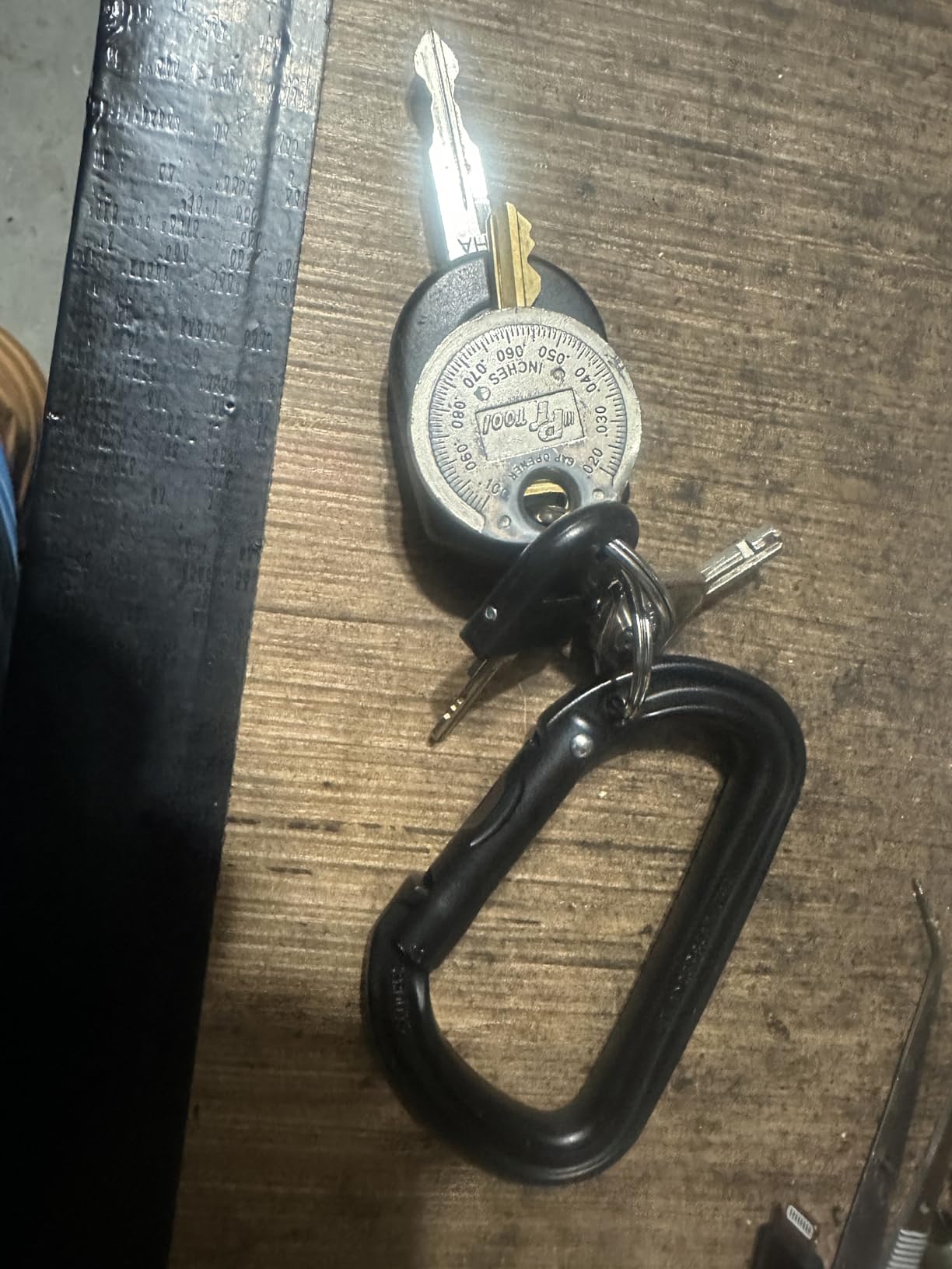 Petzl Sm'D Carabiner - Versatile, Lightweight, Compact, D-Shaped Locking Carabiner for Rock and Ice Climbing customer photo 2