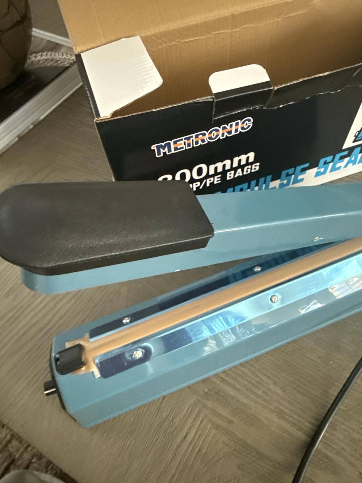 METRONIC Impulse Sealer 8 inch, Manual Heat Sealer Machine for Plastic Bags, Shrink Wrap Bag Sealers Heavy Duty Sealing Machine With Repair Kit (Blue) customer photo 1