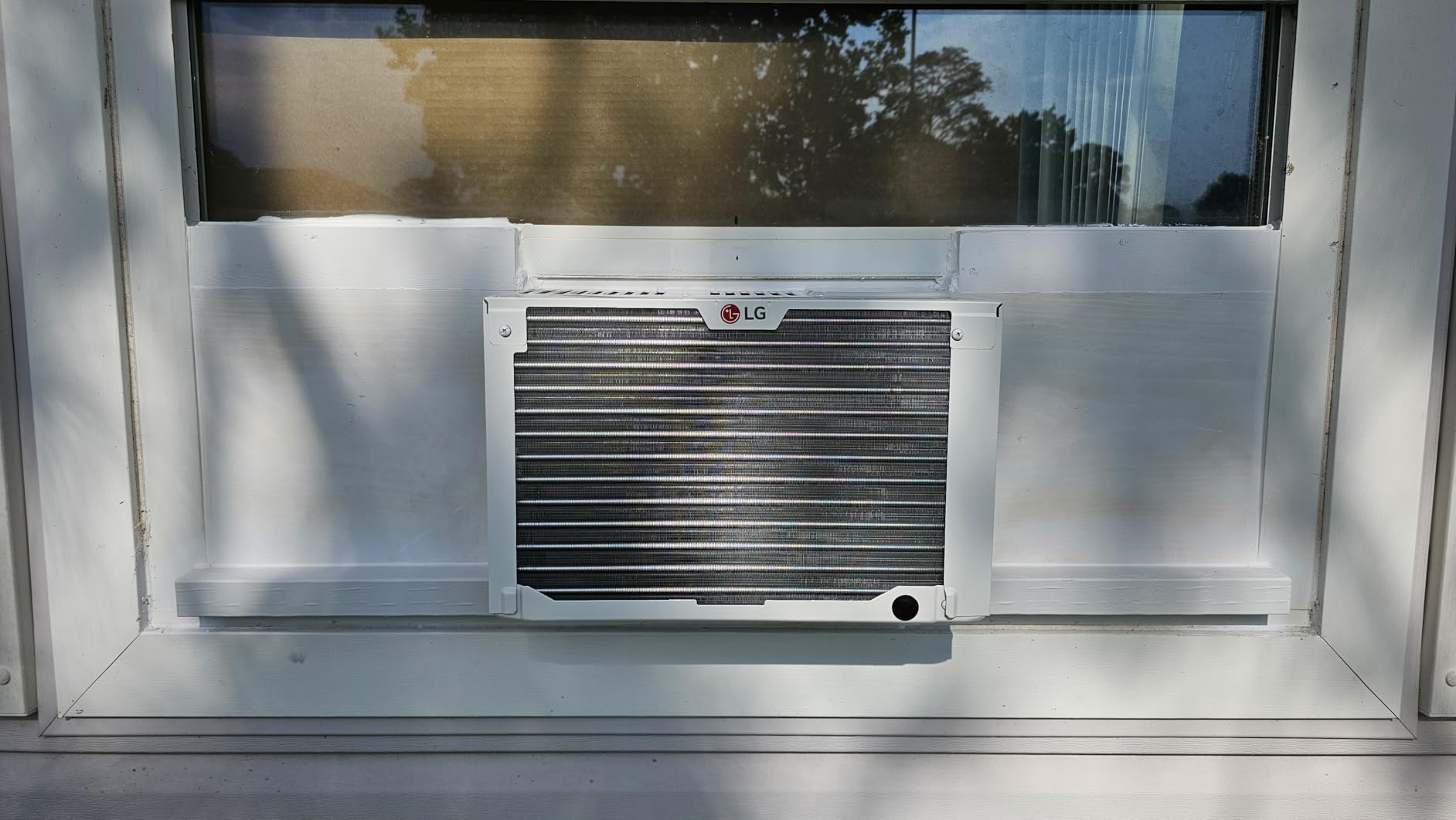 LG 6,000 BTU Window Air Conditioner, 115V, Cools 250 Sq.Ft. for Bedroom, Den, Living Room, Quiet Operation, with Remote, 2 Cooling & Fan Speeds, 2-Way Air Deflection, Auto Restart, White customer photo 1