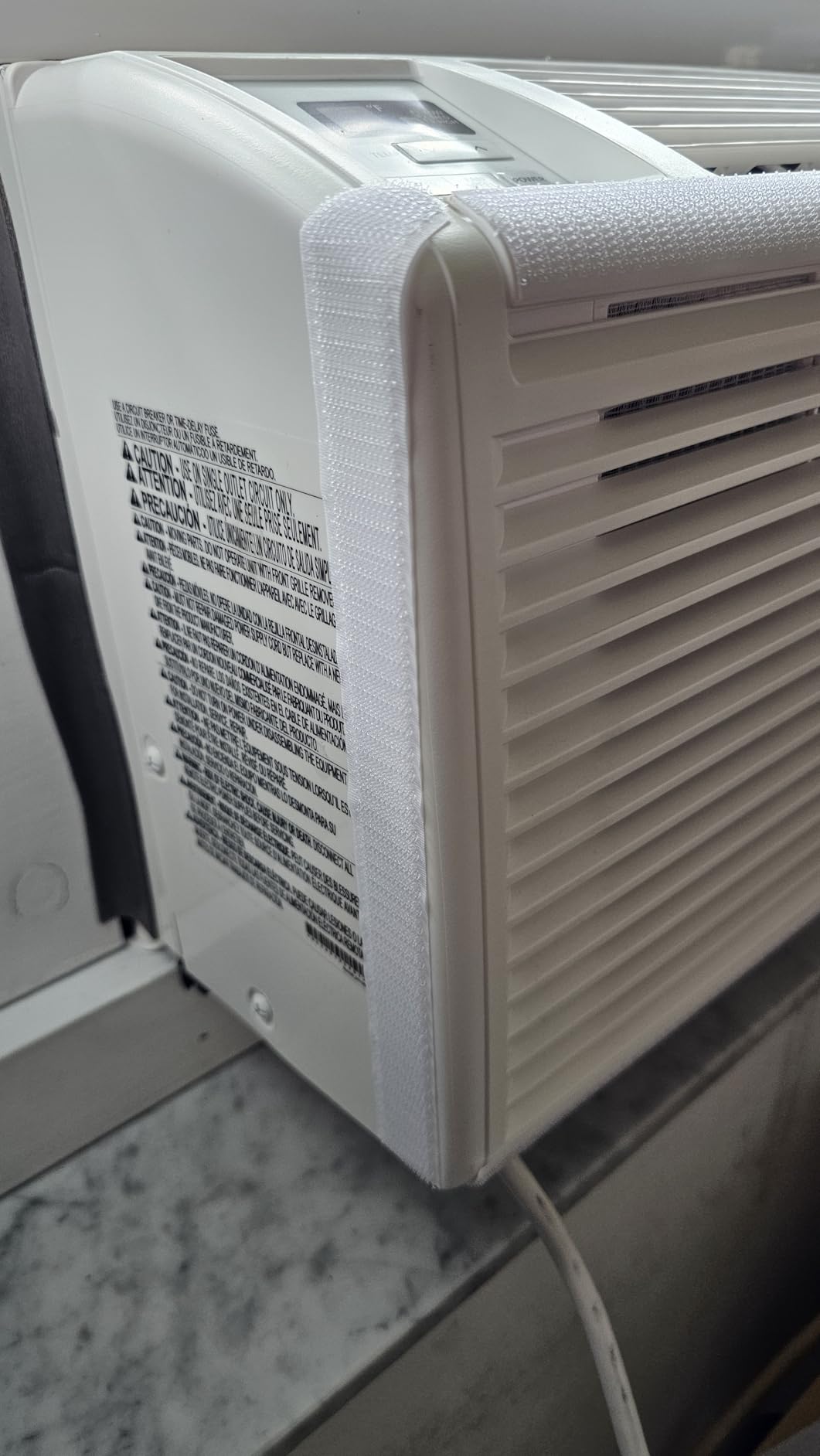 LG 6,000 BTU Window Air Conditioner, 115V, Cools 250 Sq.Ft. for Bedroom, Den, Living Room, Quiet Operation, with Remote, 2 Cooling & Fan Speeds, 2-Way Air Deflection, Auto Restart, White customer photo 2