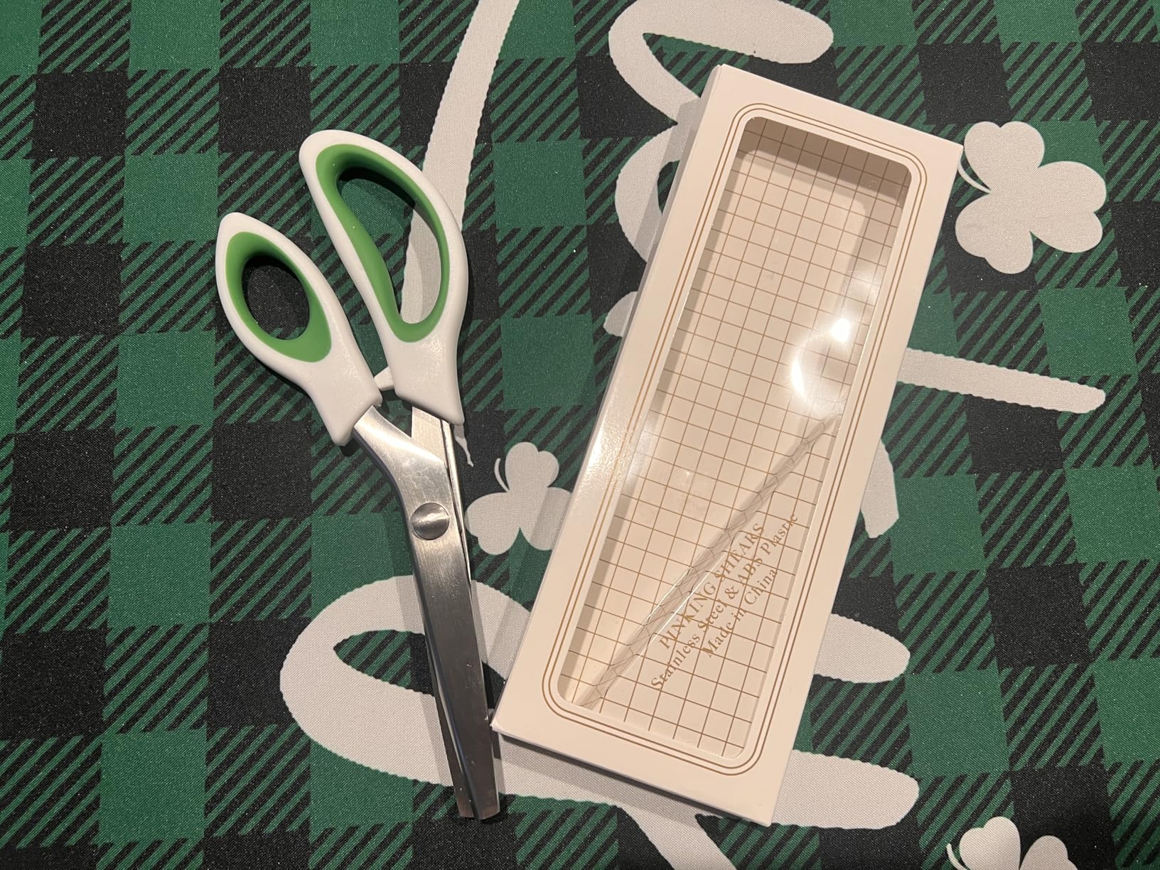 Green Pinking Shears Comfort Grips Crafts Zig Zag Cut Sewing Scissors,Professional Handheld Dressmaking customer photo 2