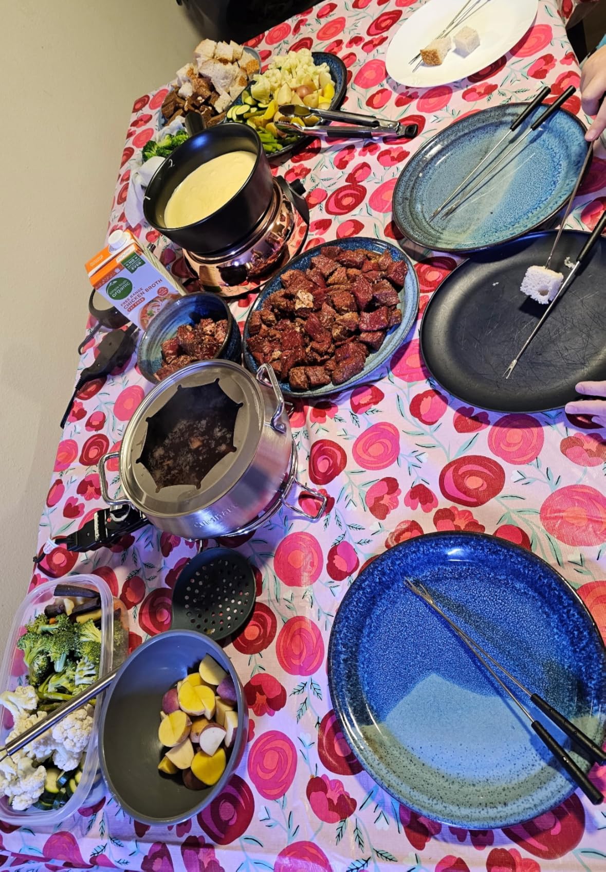 Artestia Electric Dip Warmer & Fondue Pot with Adjustable Temperature - Multi-Purpose Cheese Dip, Queso, Nacho Cheese Sauce, Gravy, Broth Fondue & Hot Fudge Warmer for Parties, White customer photo 1