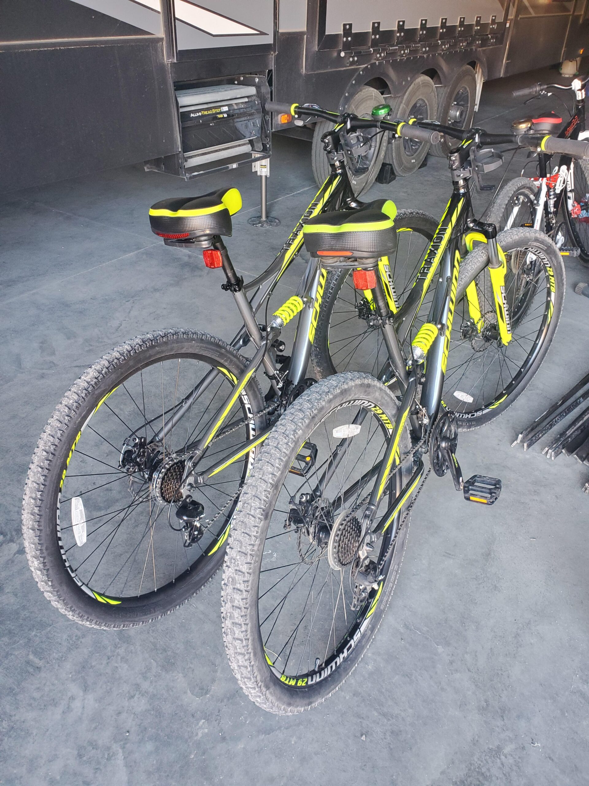 Schwinn Traxion Mountain Bike for Adult Men Women, 29-Inch Wheels, Full Suspension, 24-Speed Shimano Drivetrain, Trigger Shifter, 18-Inch Aluminum Frame, Mechanical Disc Brake, Matte Grey/Neon Green customer photo 2